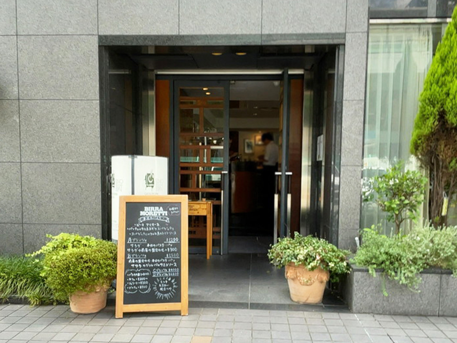 1階の飲食店