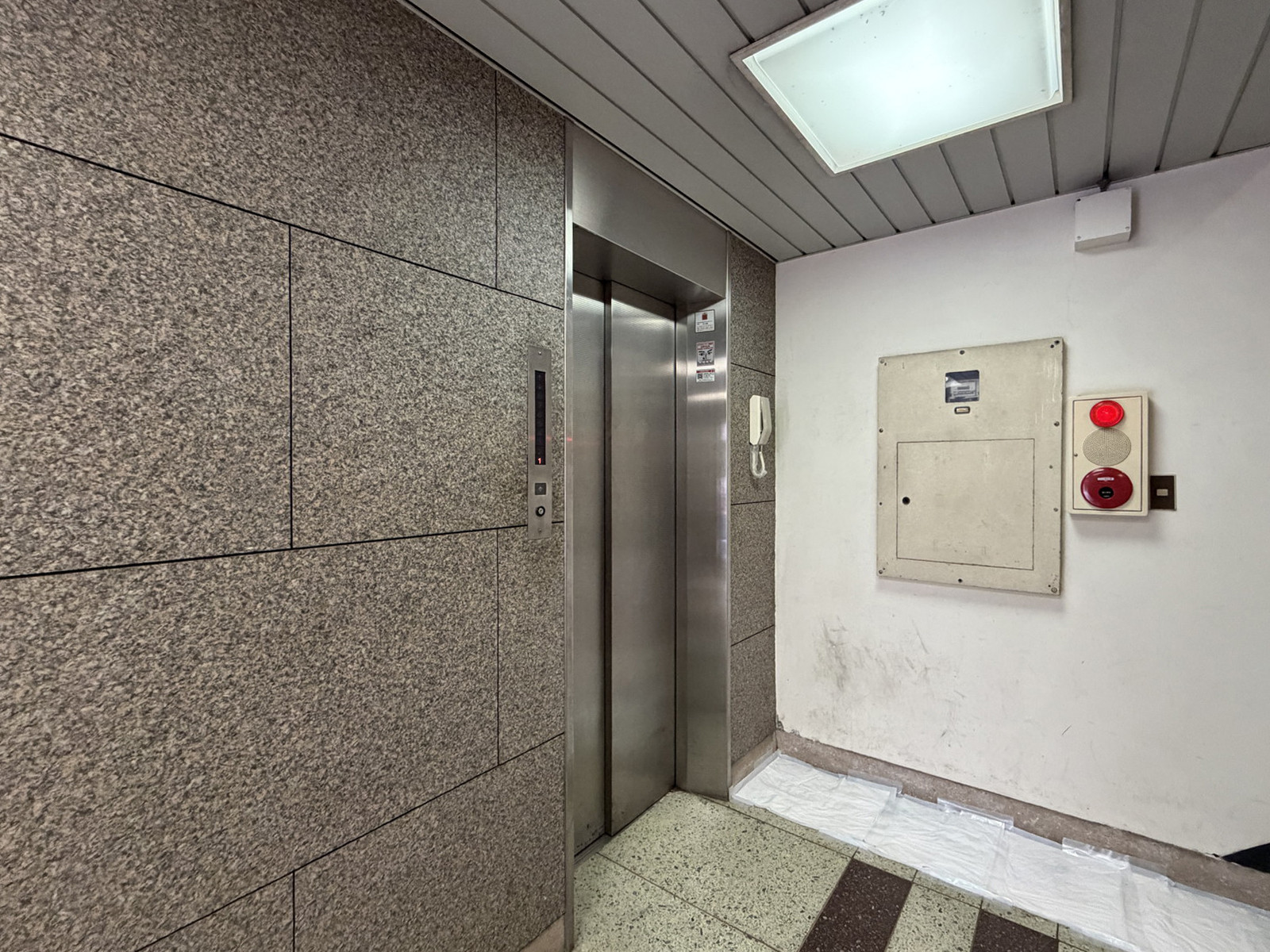 エレベーター(1基)