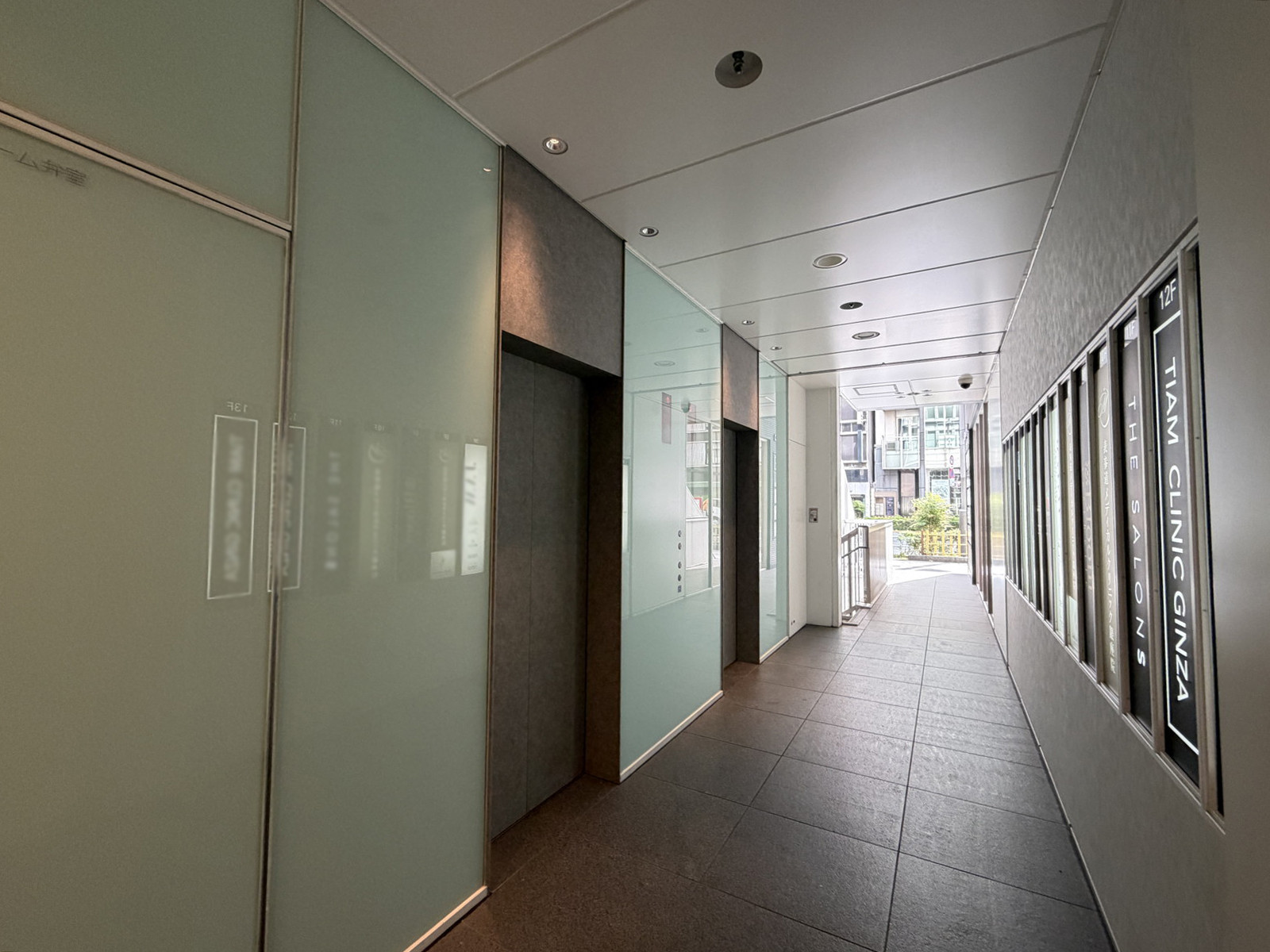 エレベーター(2基)
