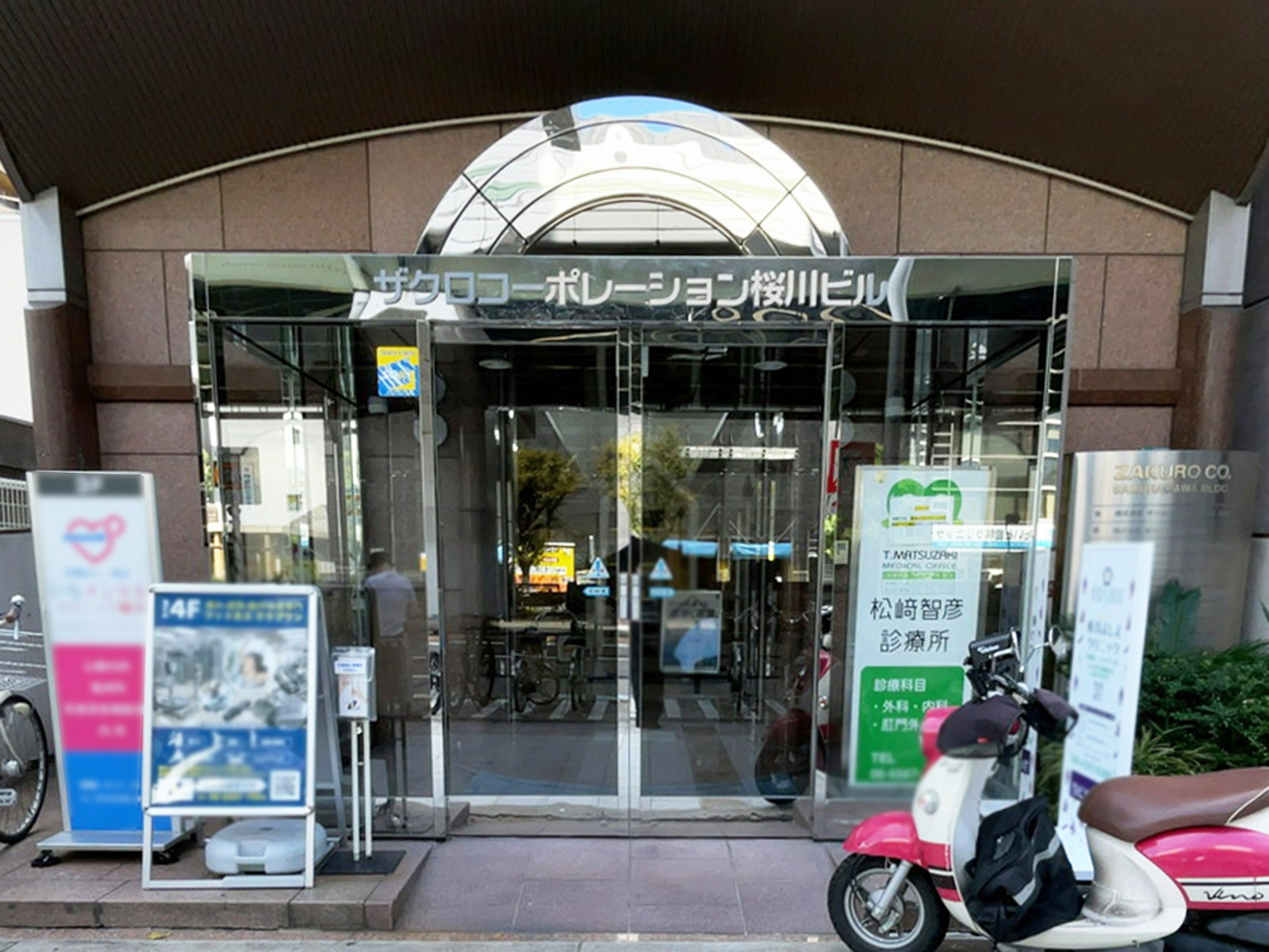 オフィスビル出入口