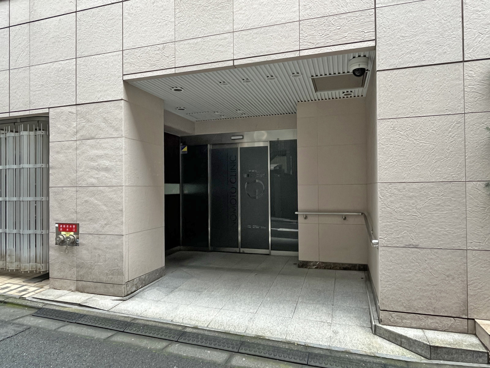オフィスビル出入口