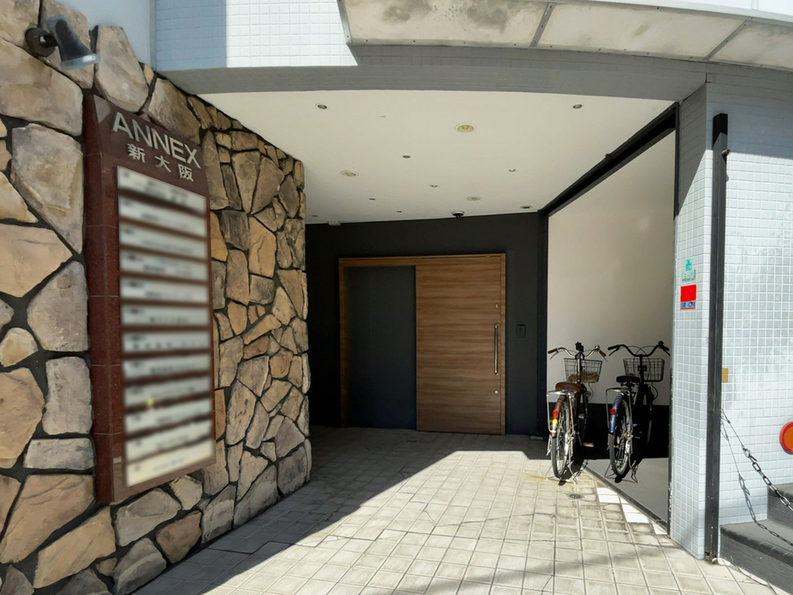 オフィスビル出入口