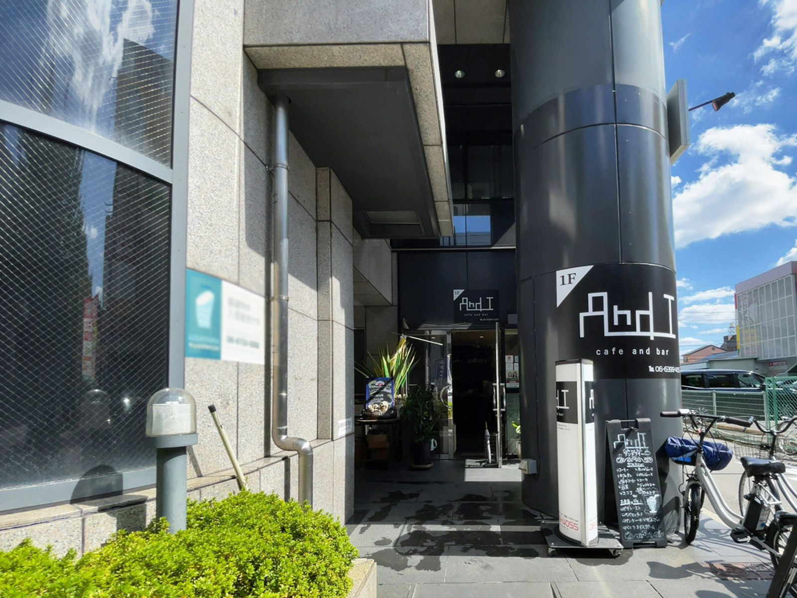 オフィスビル出入口
