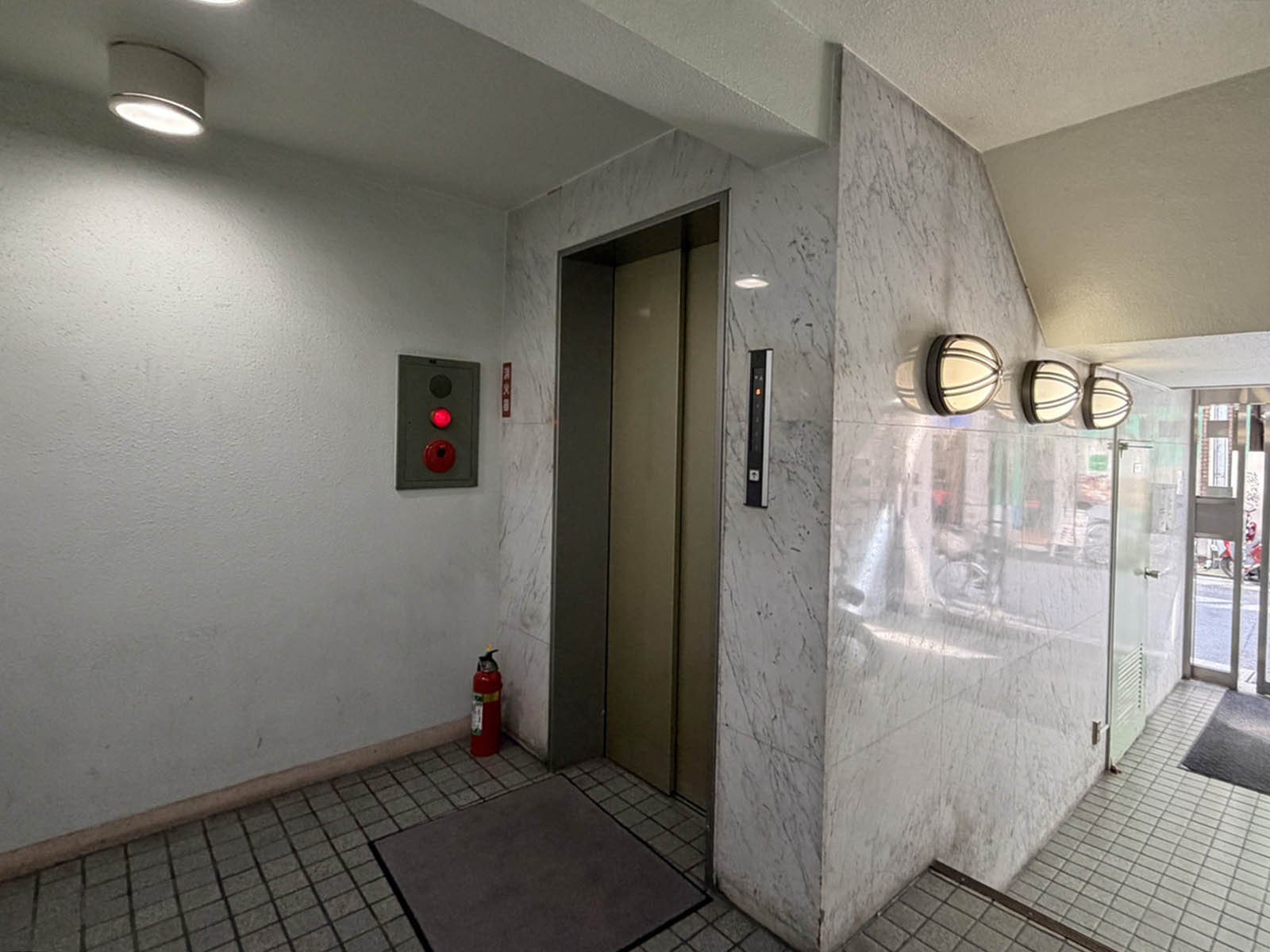 エレベーター(1基)