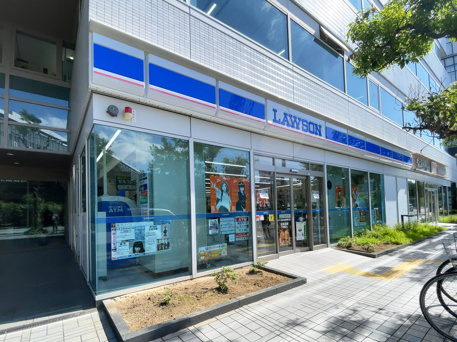1階のローソン 新大阪駅東口店