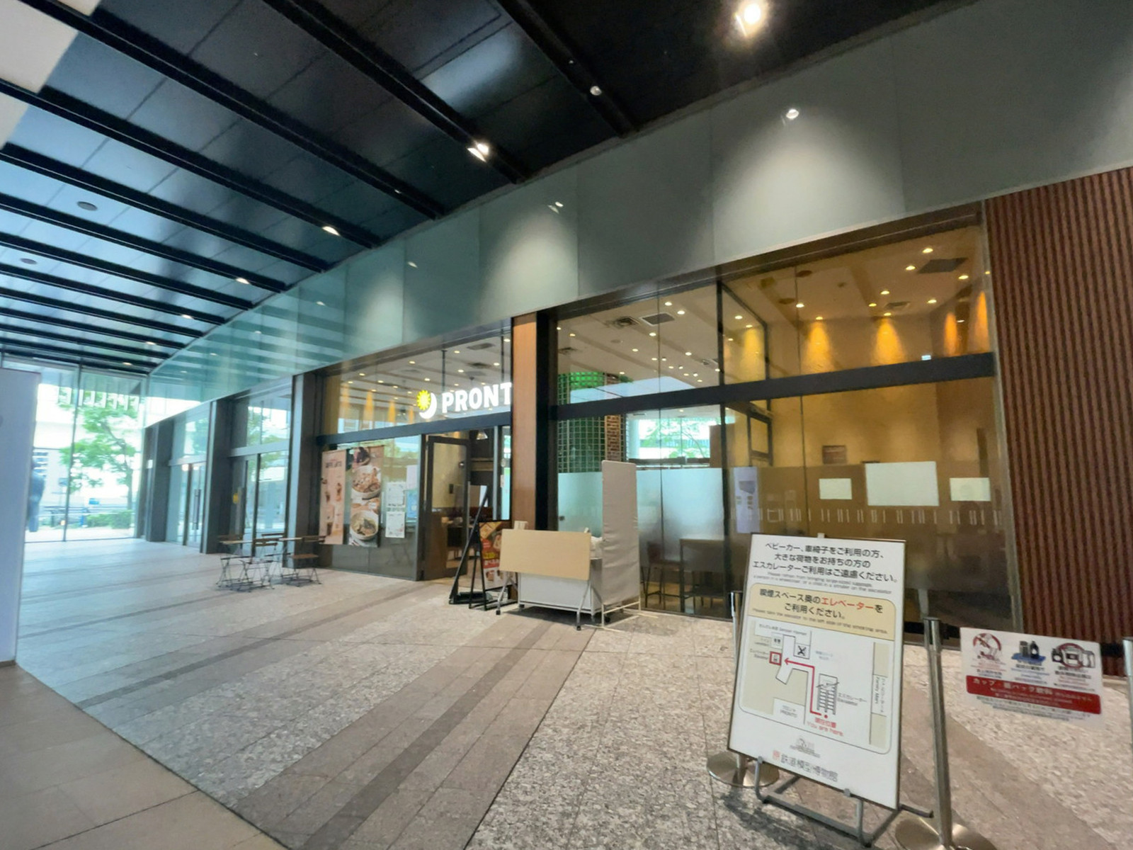 1階のPRONTO 横浜三井ビル店