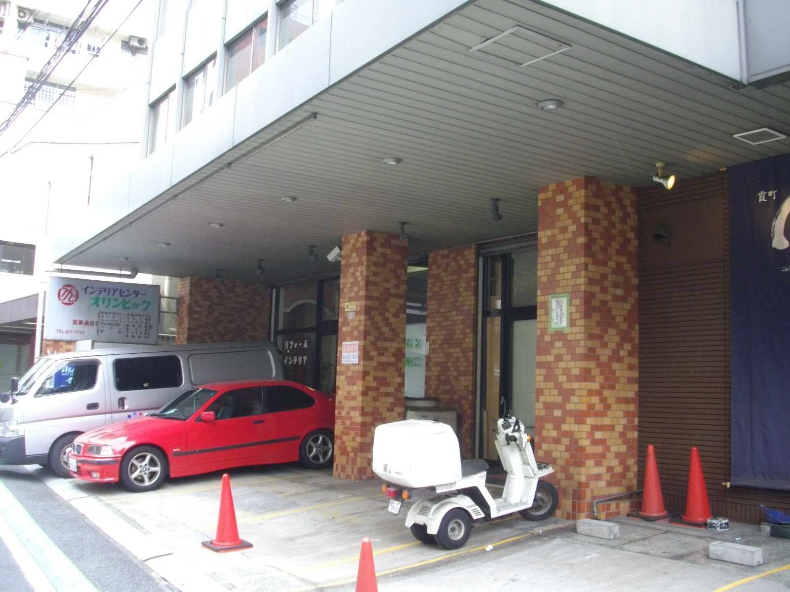 レンガ調のエントランス