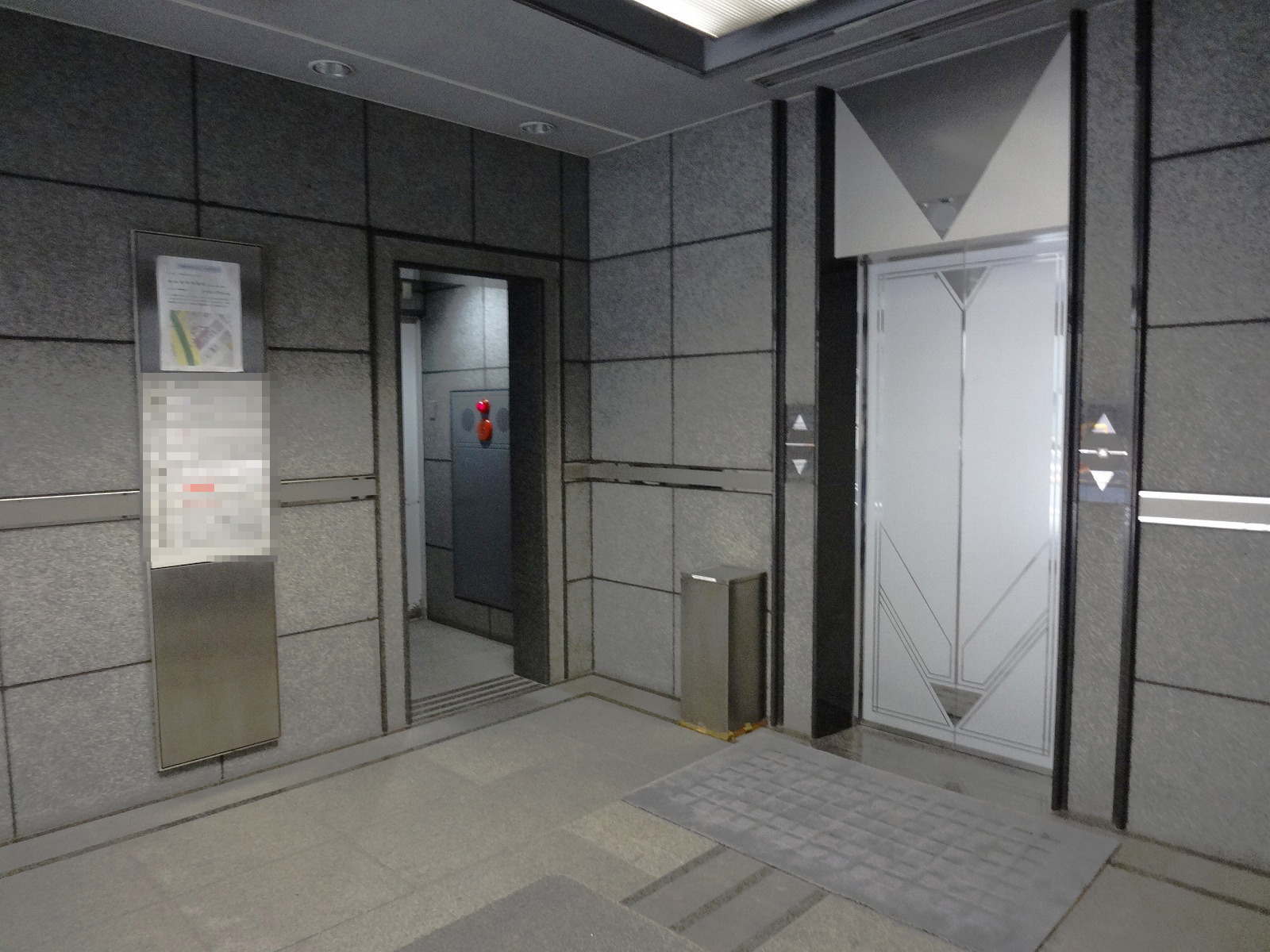 エントランス内