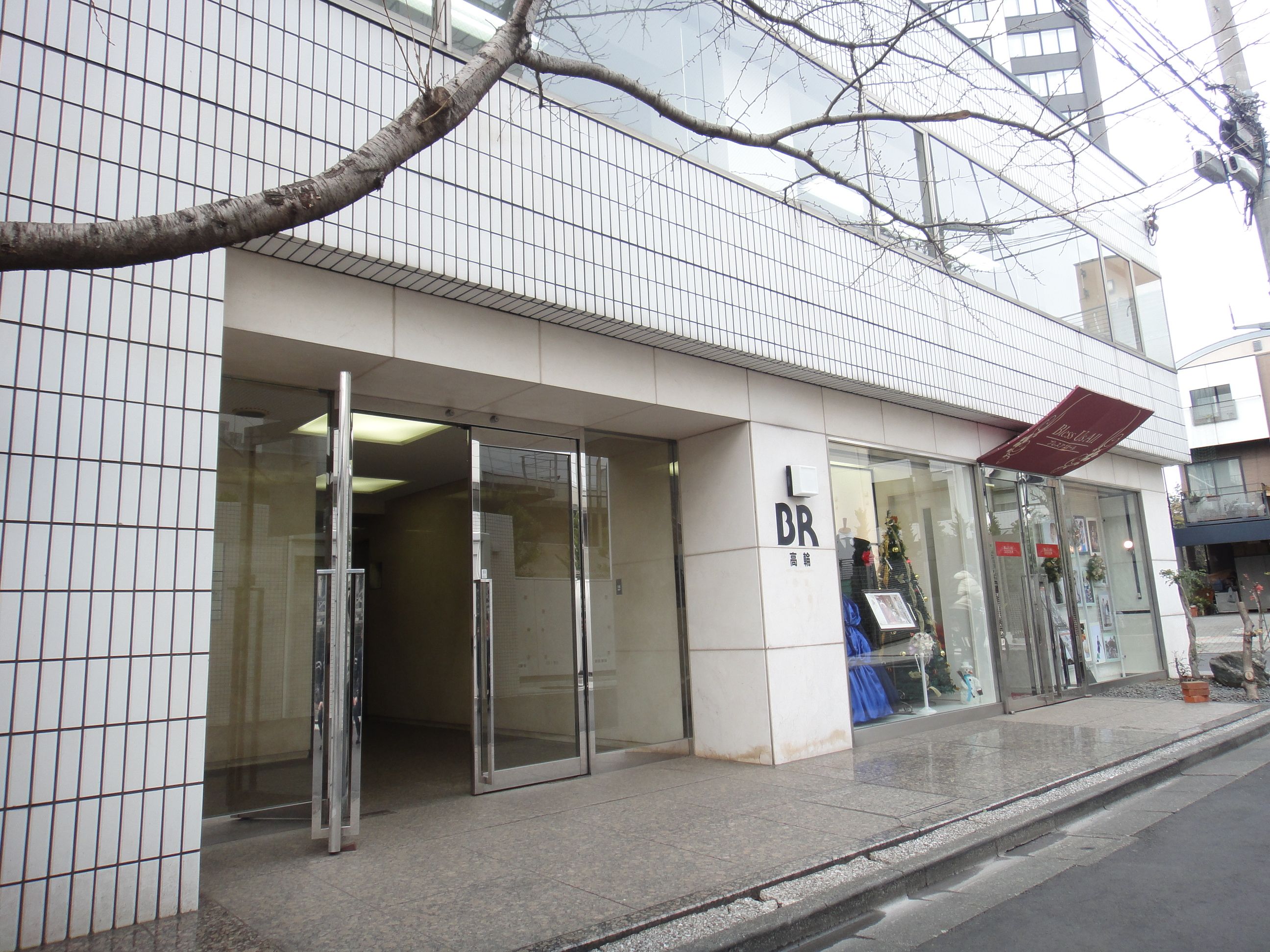 オフィスビルエントランス