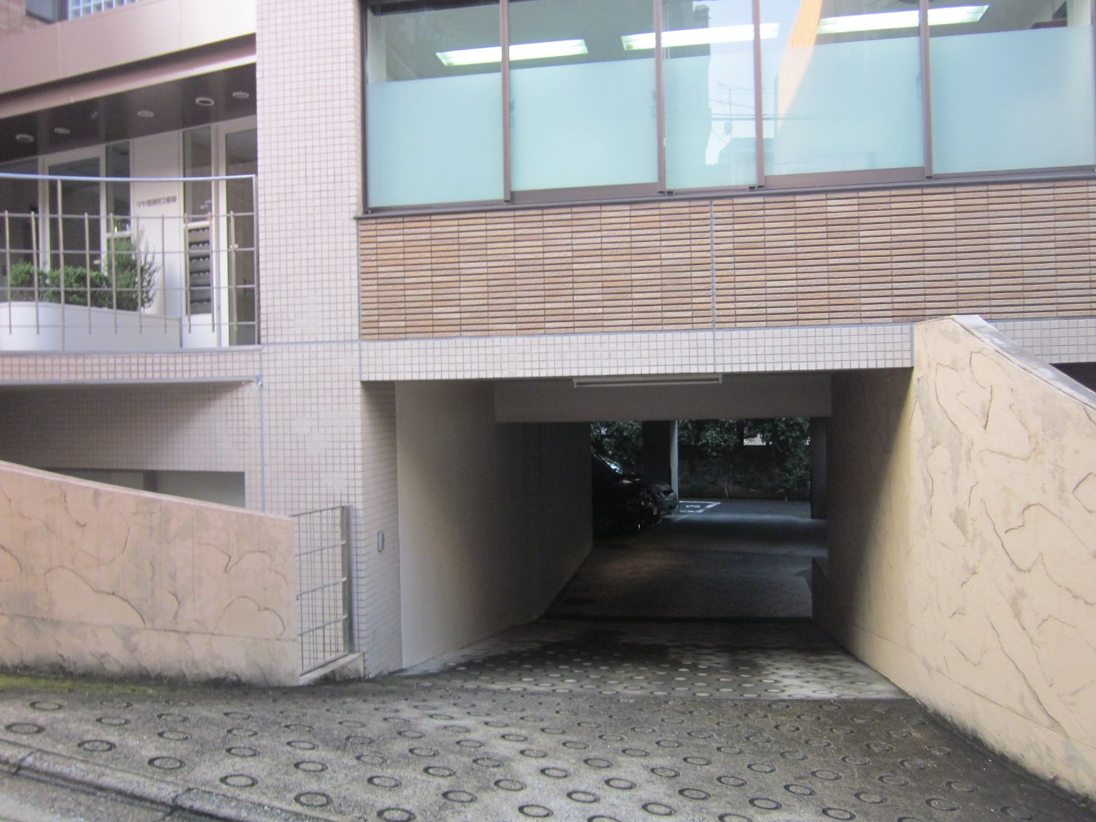地下の駐車場・駐輪場