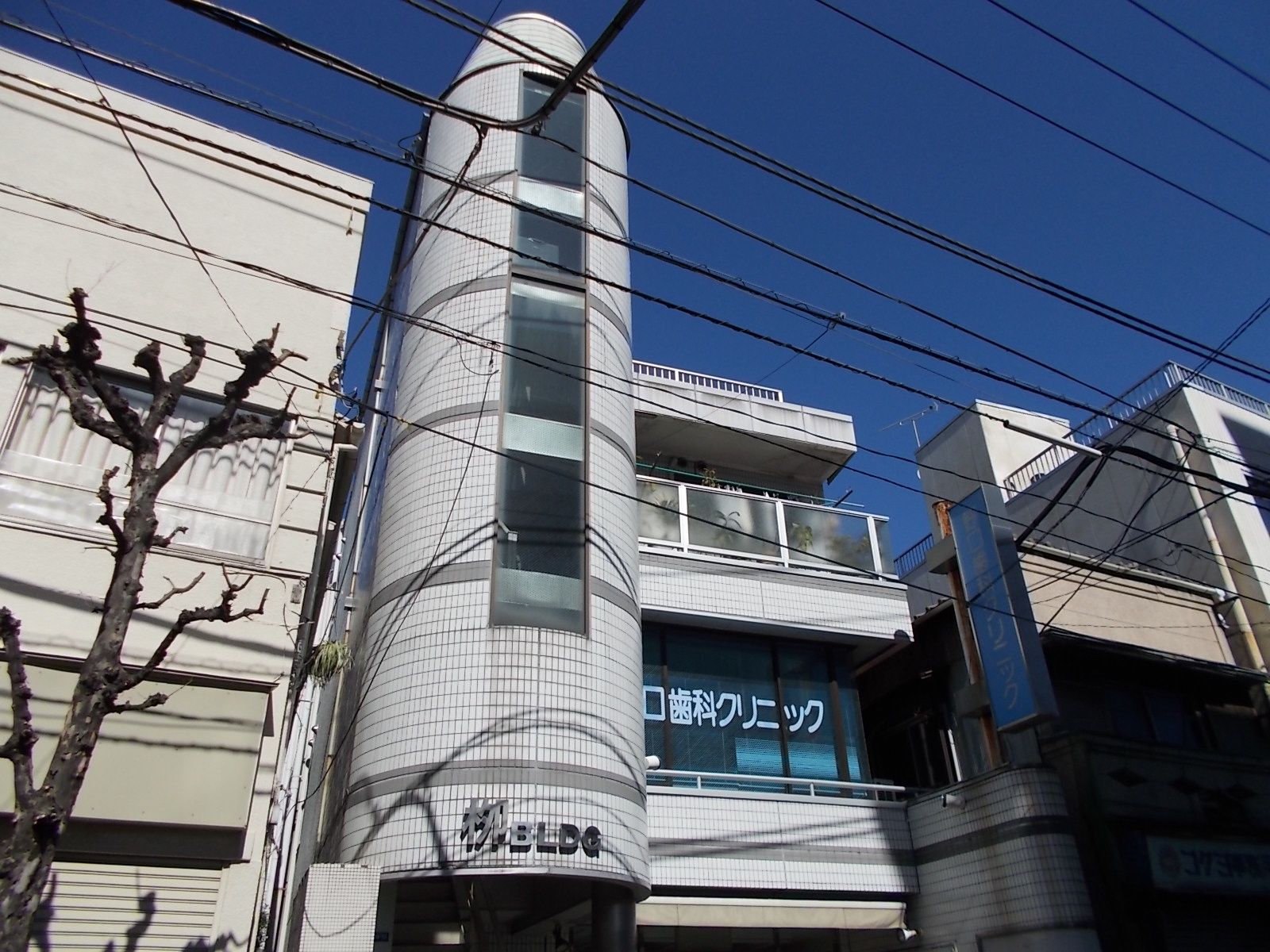 ビルの外観