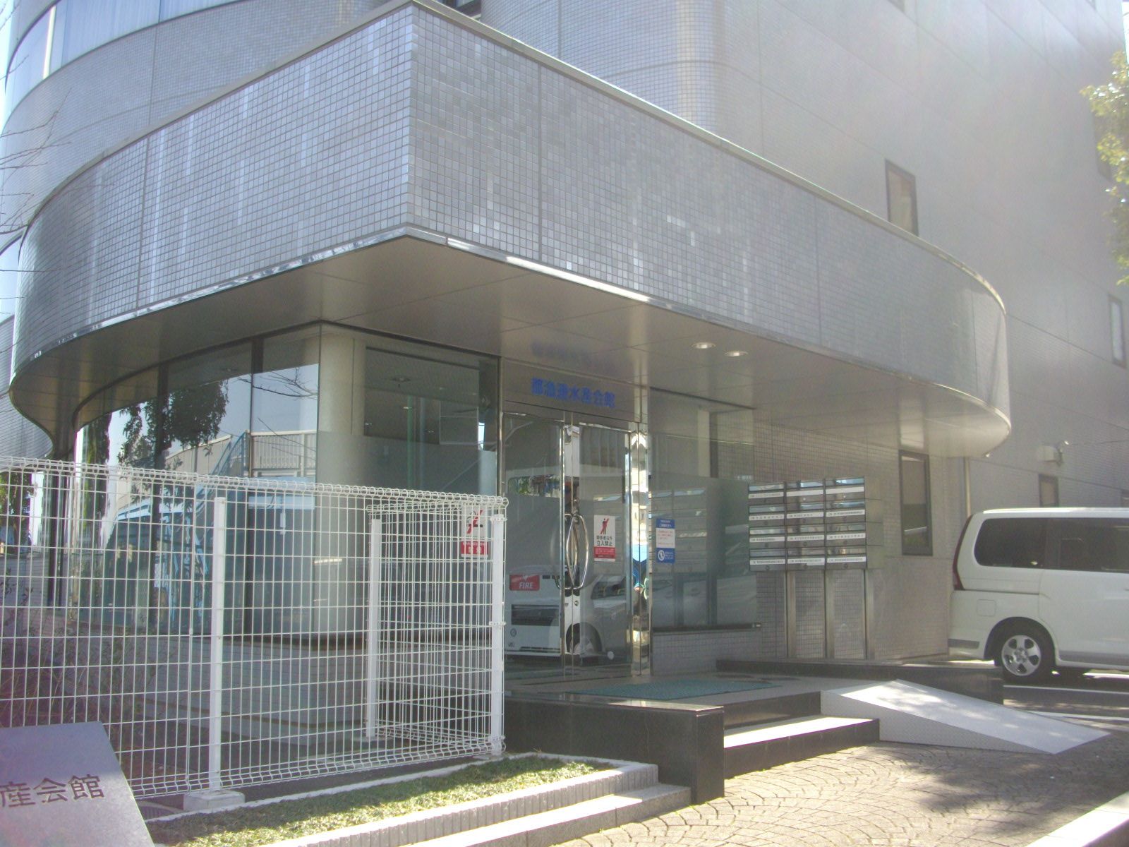 ビル前の様子