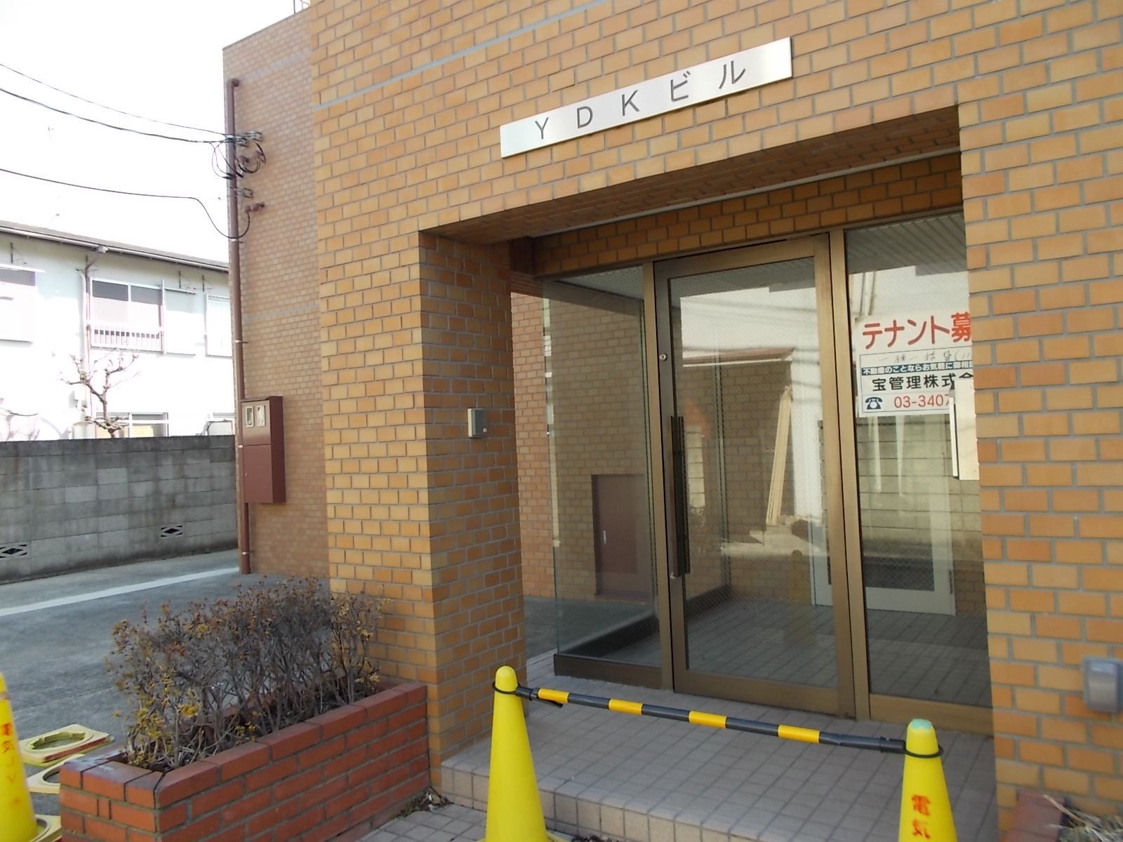 正面エントランス