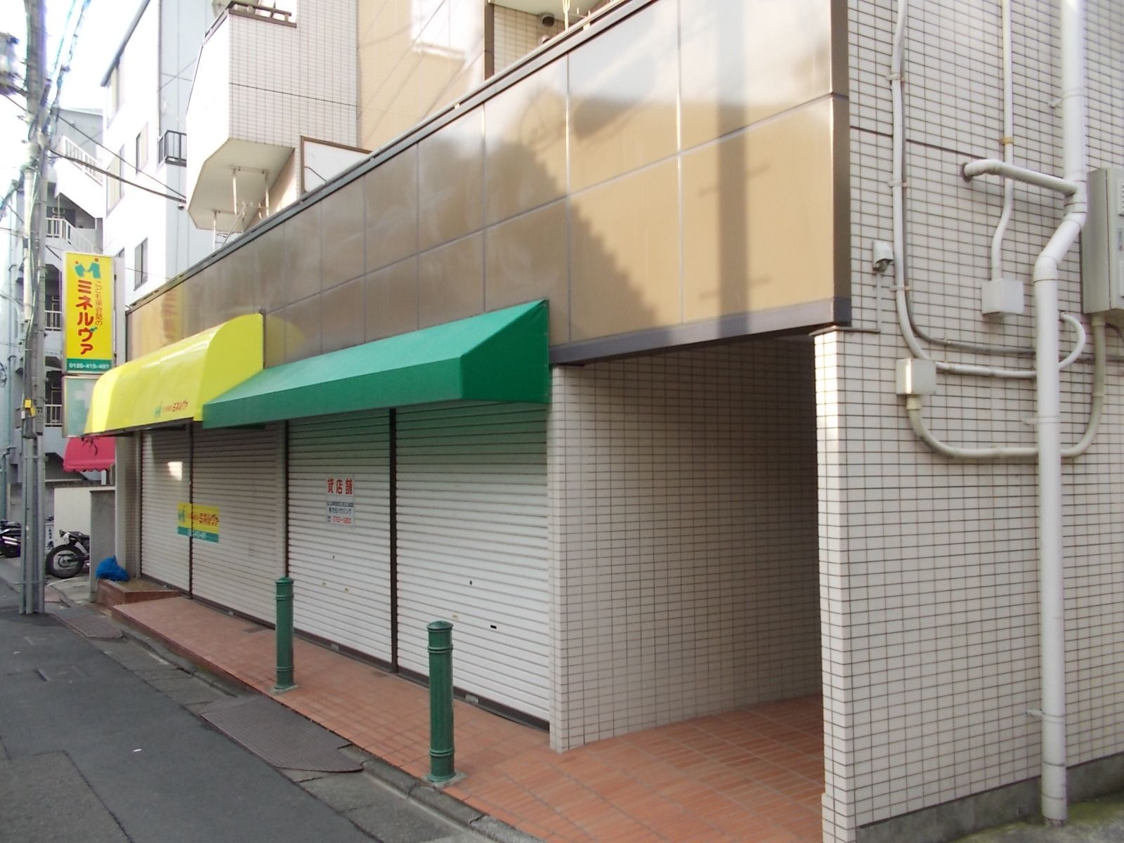 コンパクトなエントランス