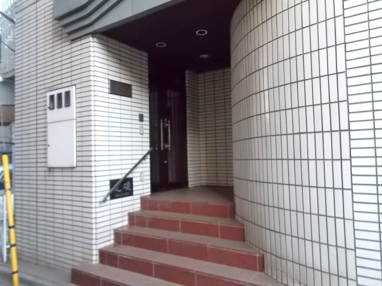 オフィスビル出入口