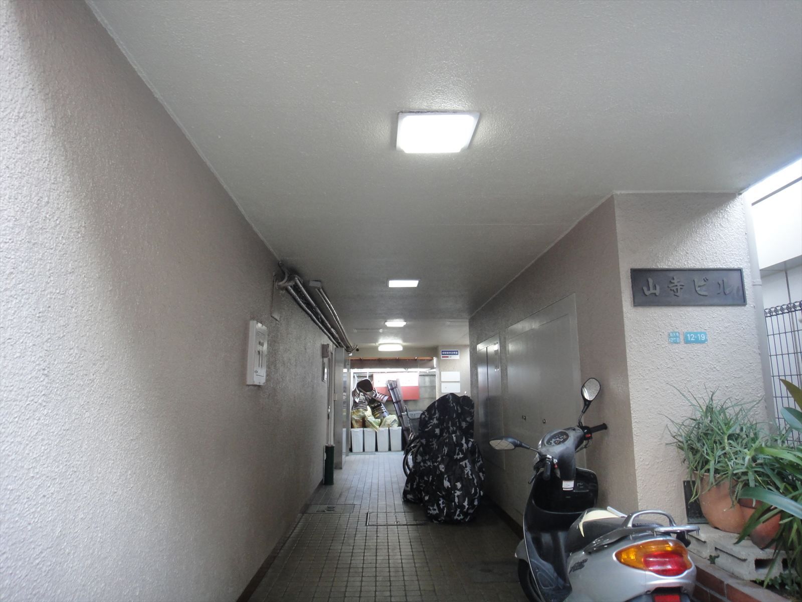 ビルエントランス