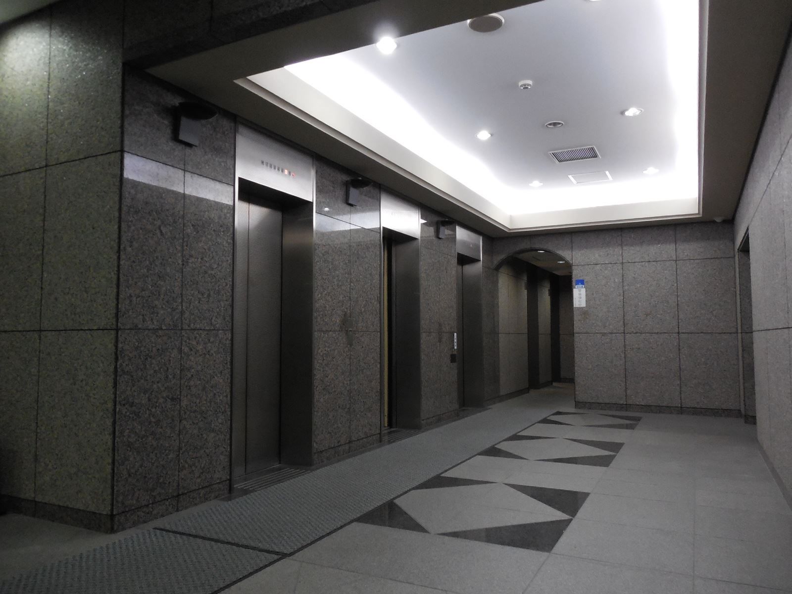 1階エレベーターホール