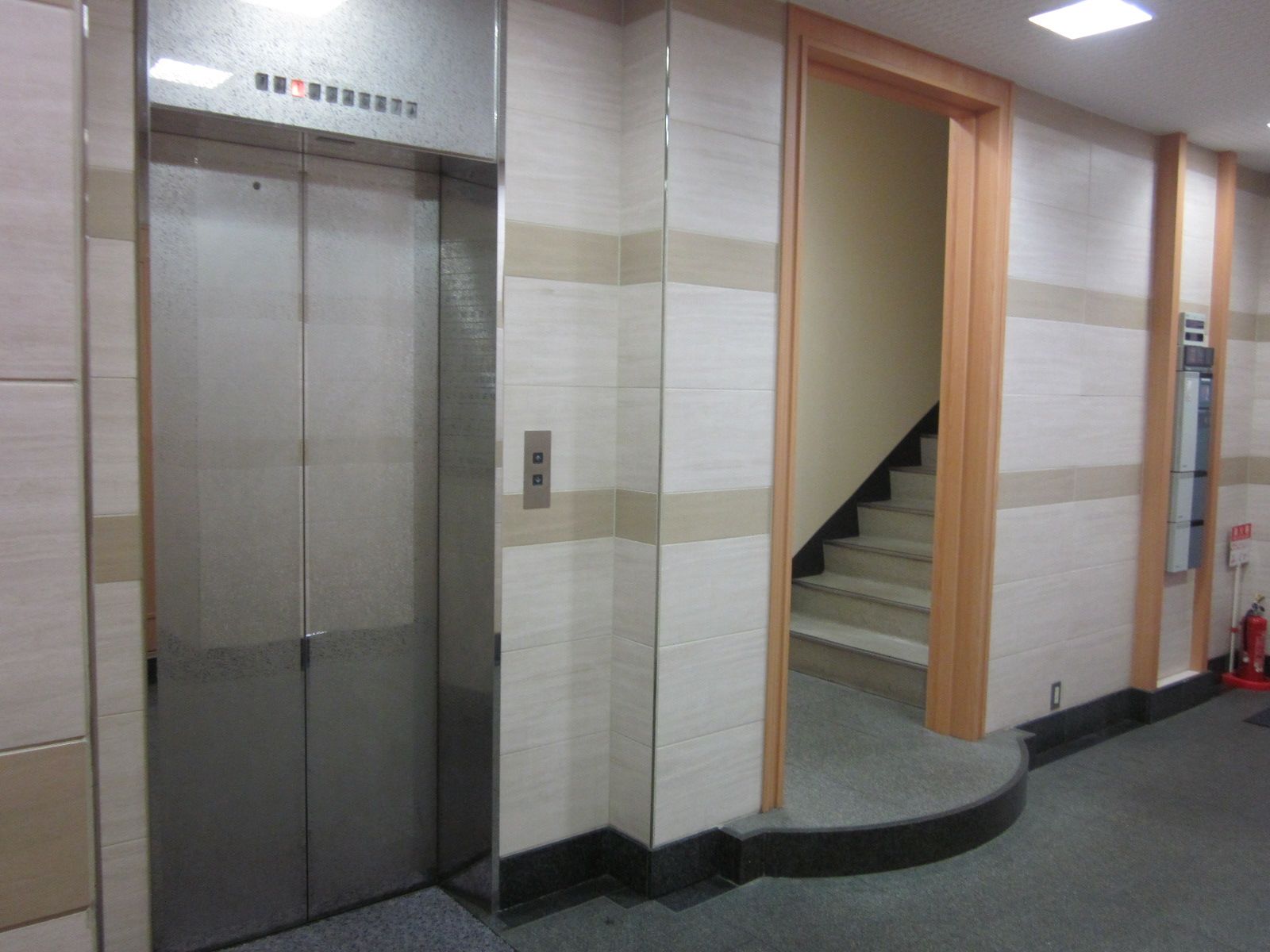 エレベーター1基
