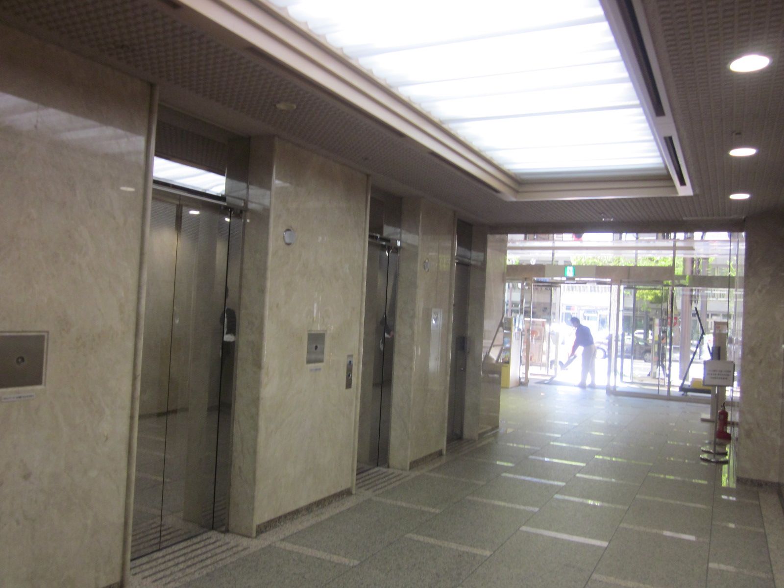 エレベーター(4基)