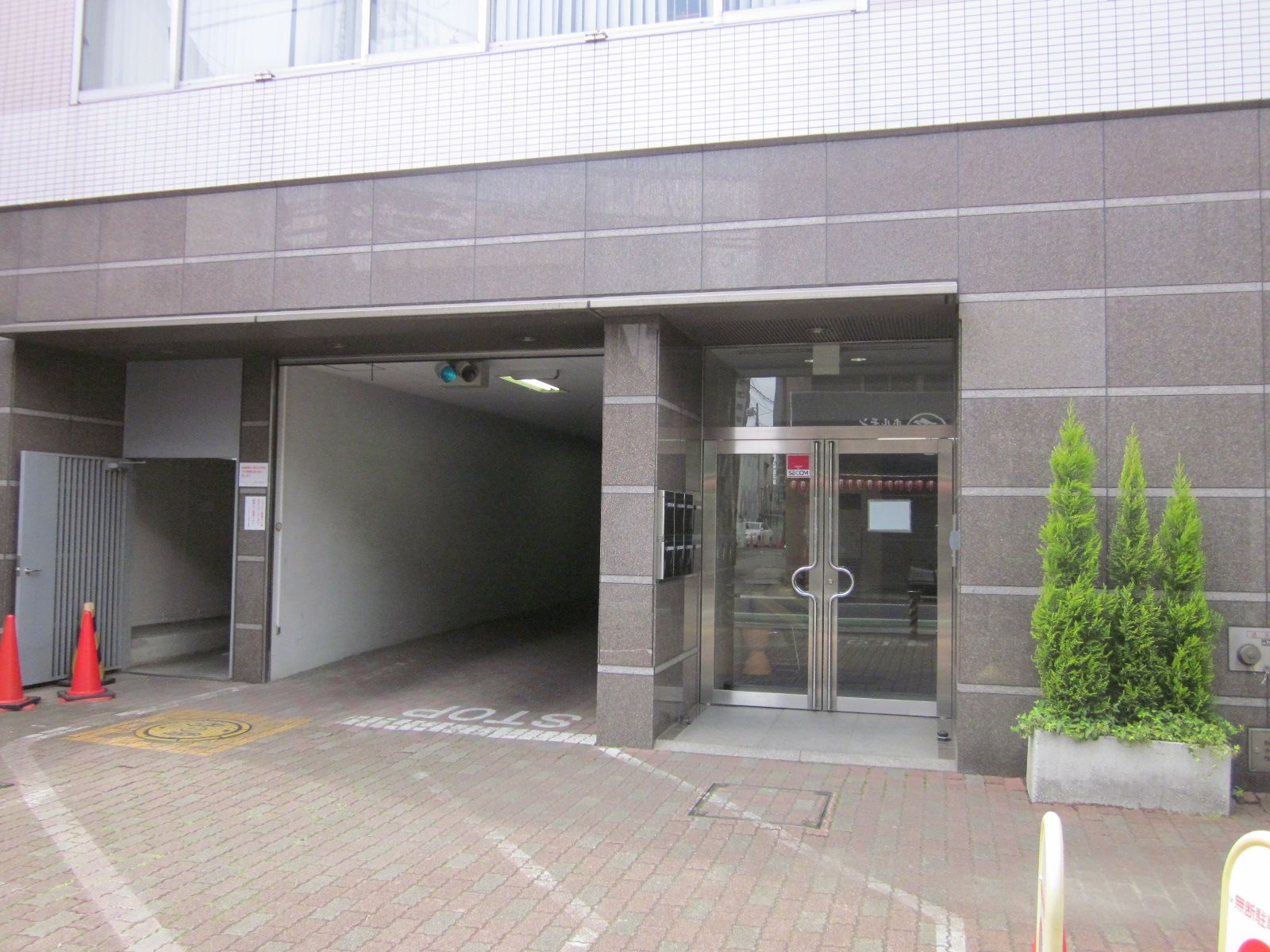 オフィスビルエントランス