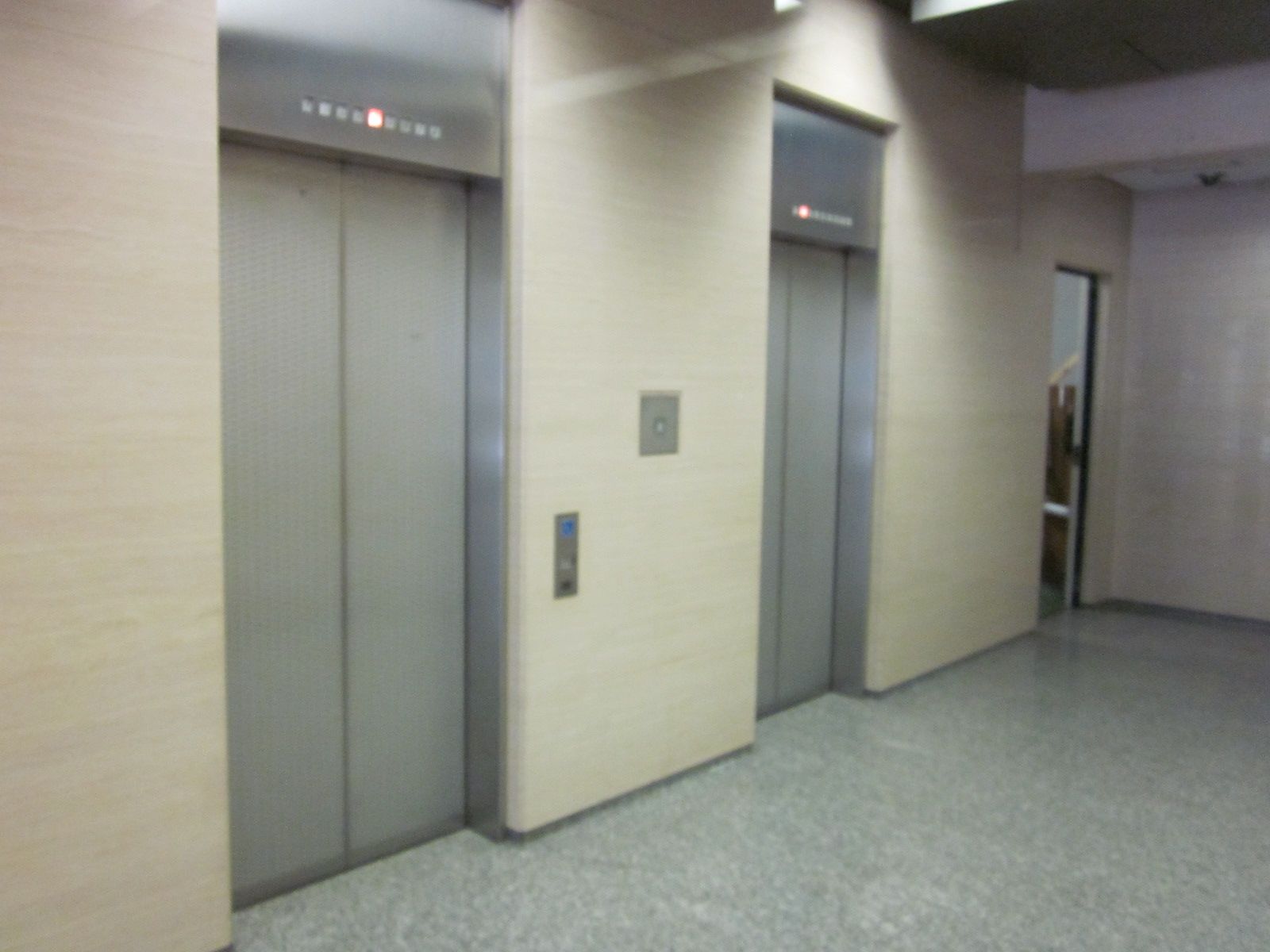 エレベーターは2基