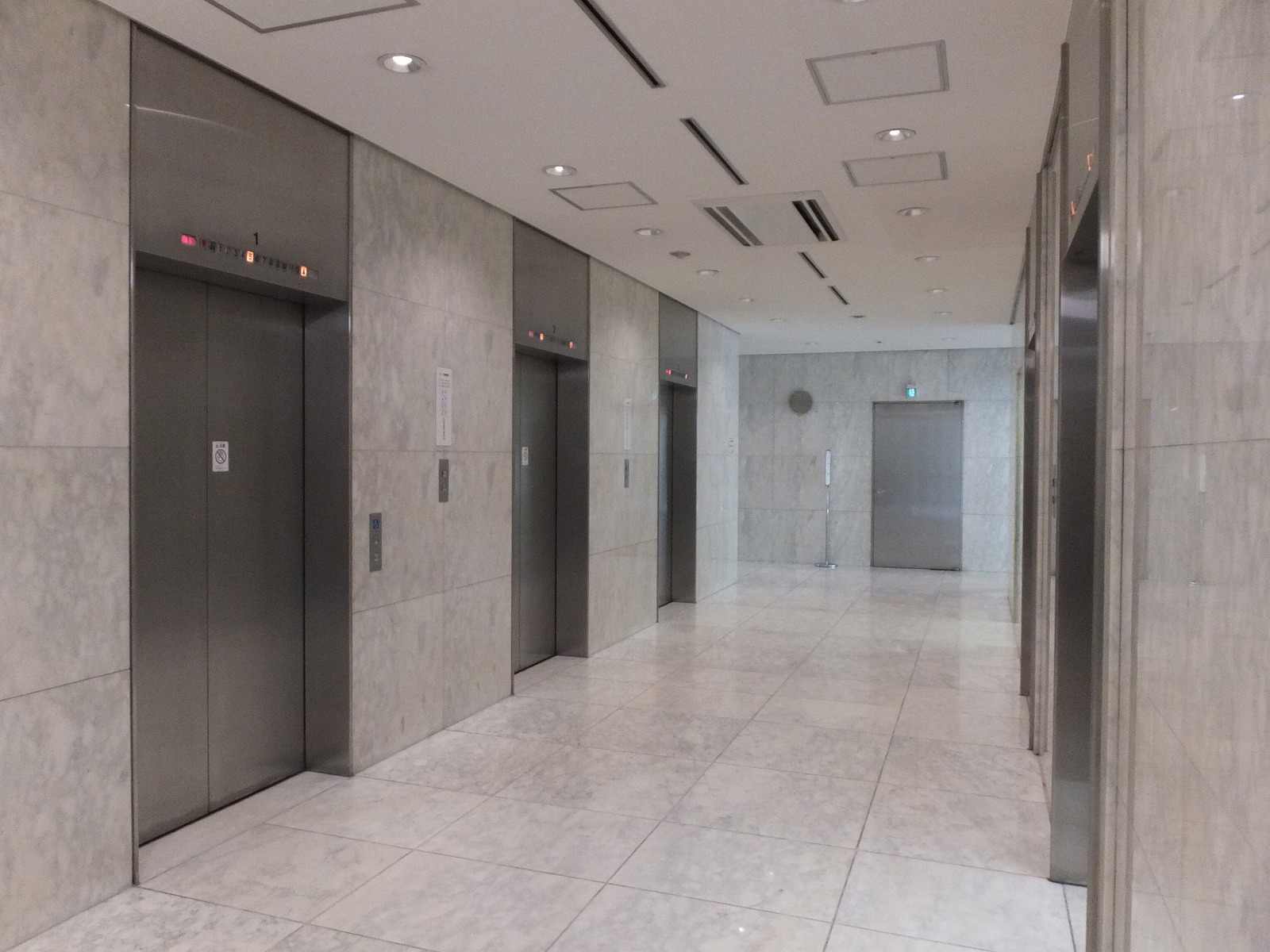 エレベーター6基