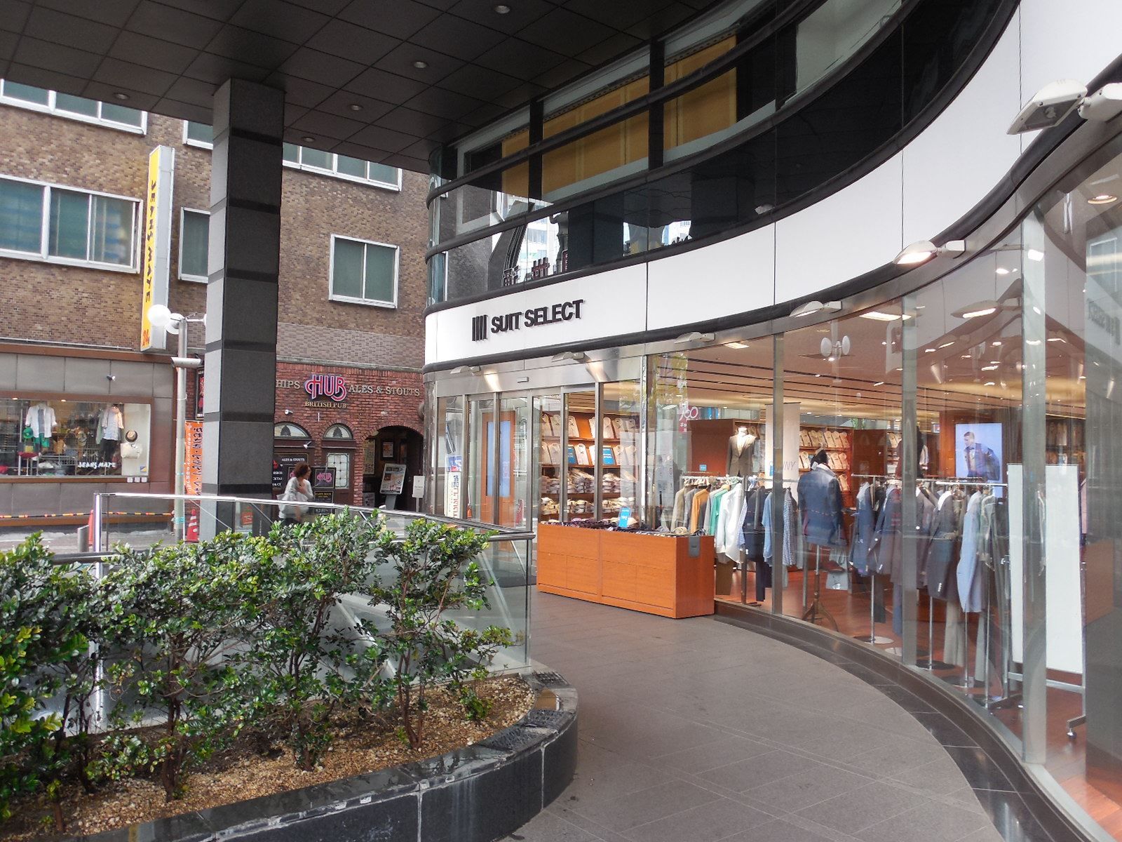 1階のSUIT SELECT 川崎