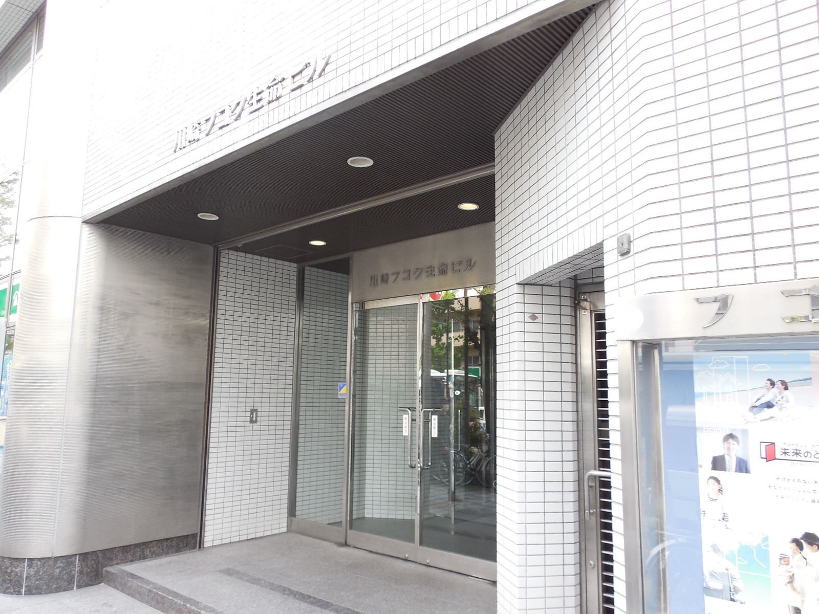 オフィスビル出入口