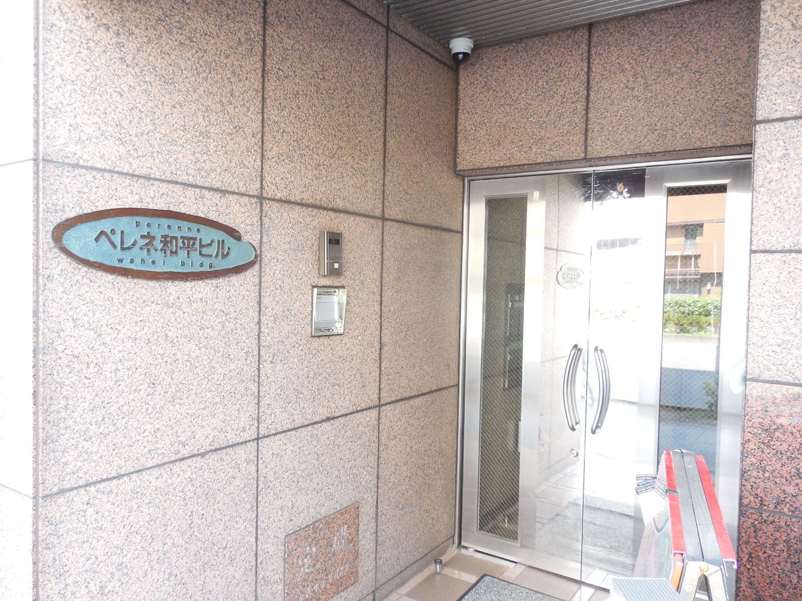 オフィスビル出入口