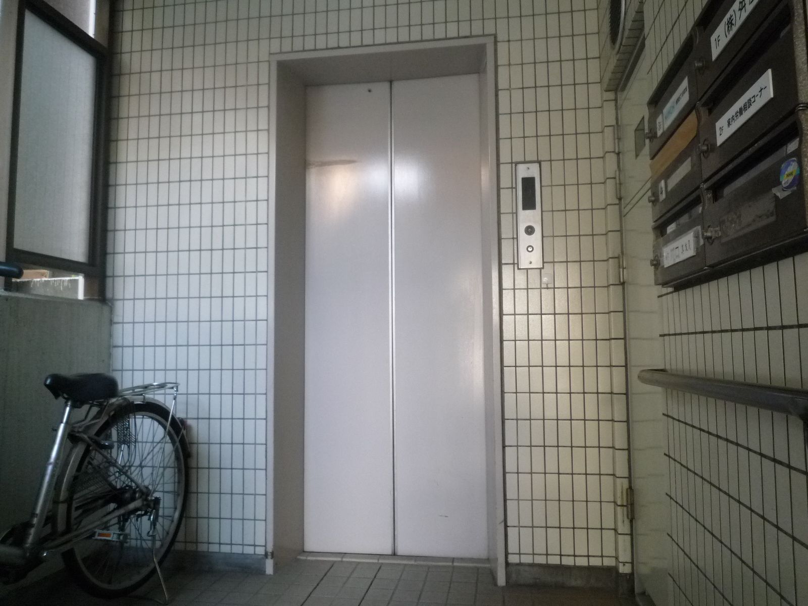 エレベーター１基