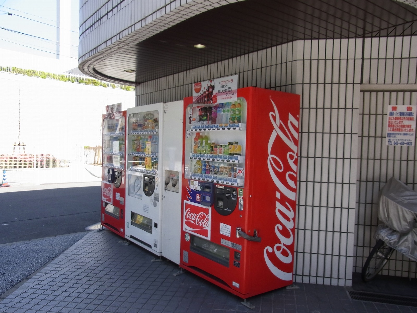 敷地に自動販売機