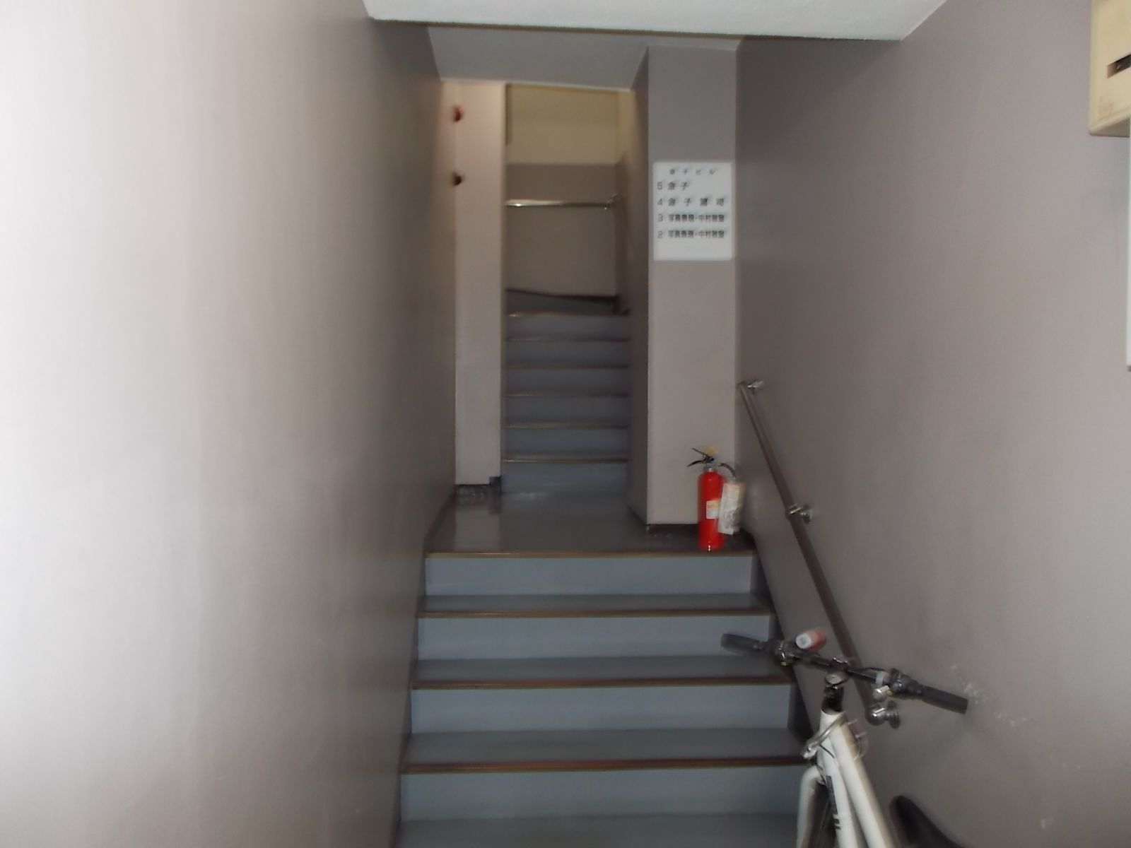 事務所への内階段