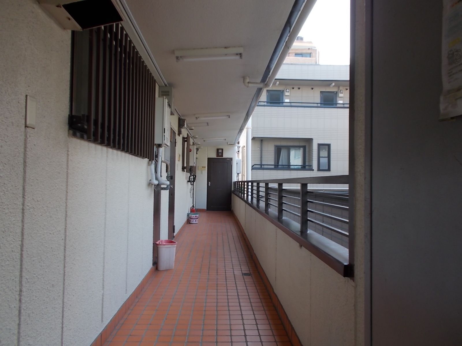 マンションらしい廊下