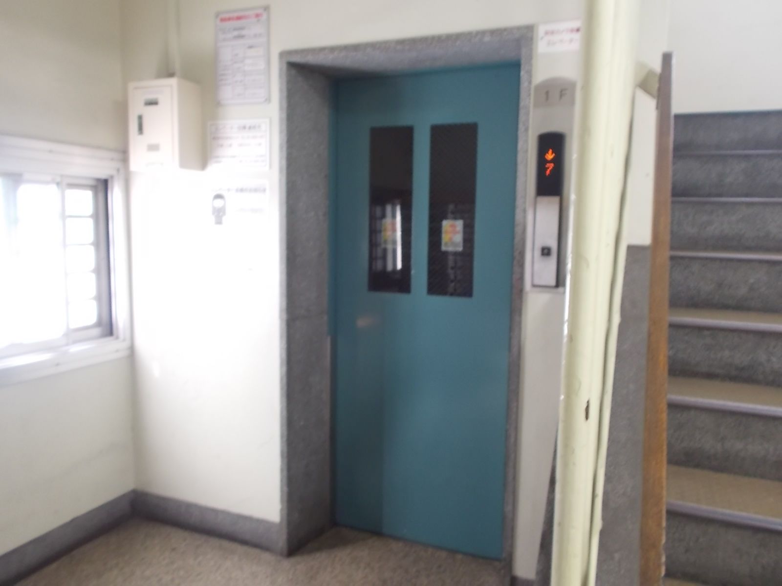 エレベーター1基