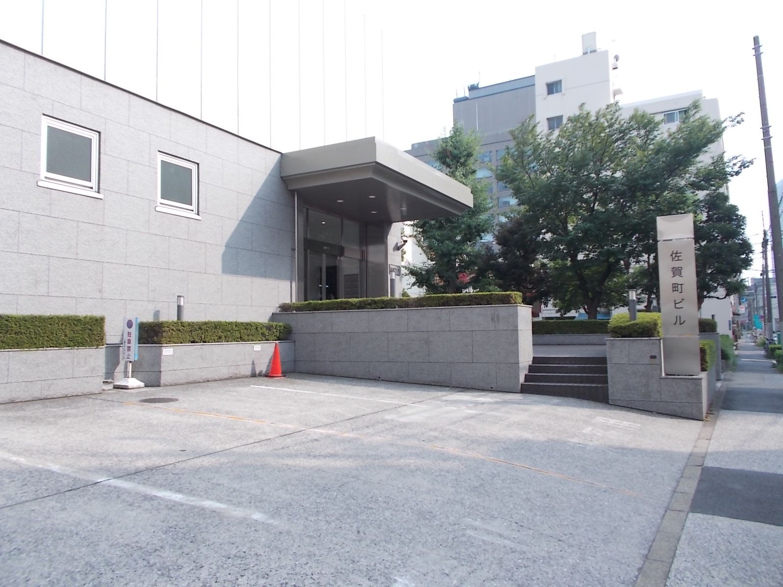 広々とした駐車場