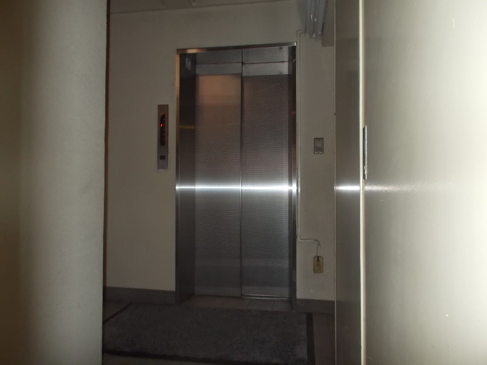 エレベーター1基