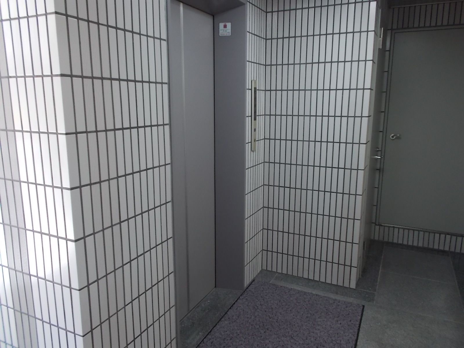 エレベーター1基