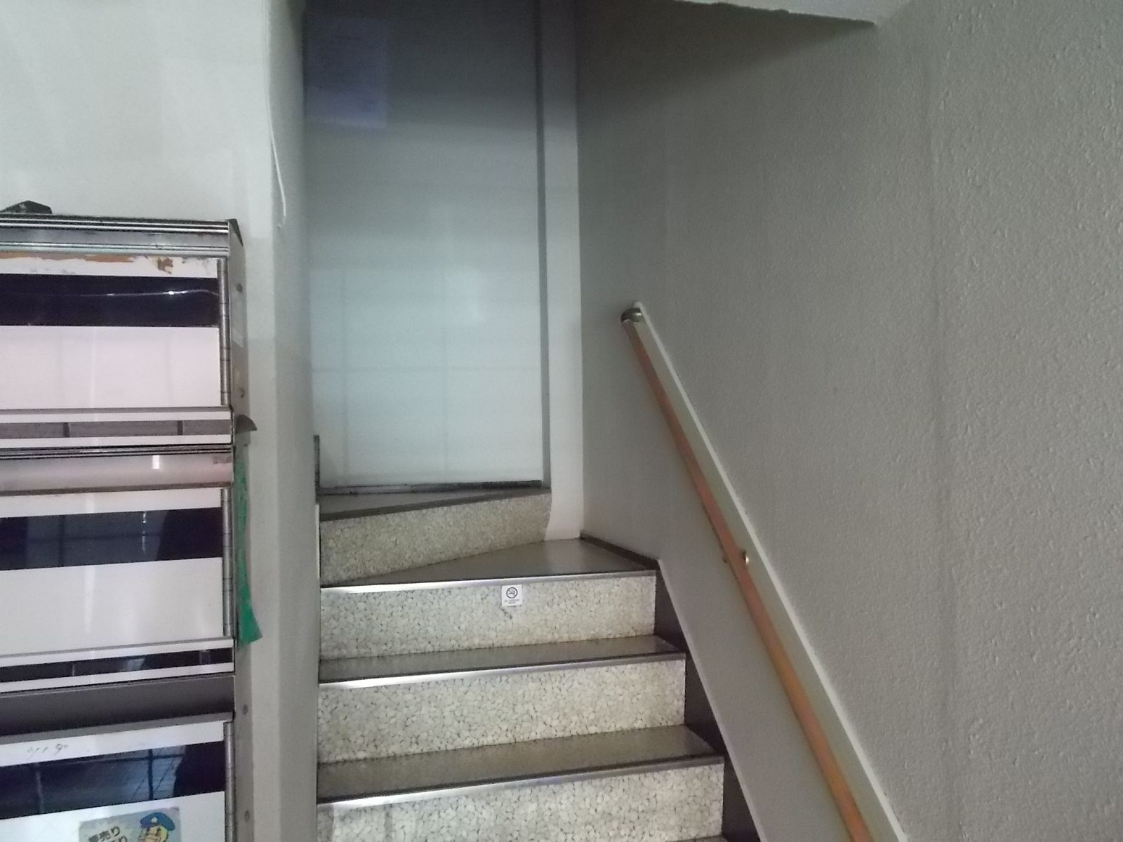 メゾン角田ビル階段