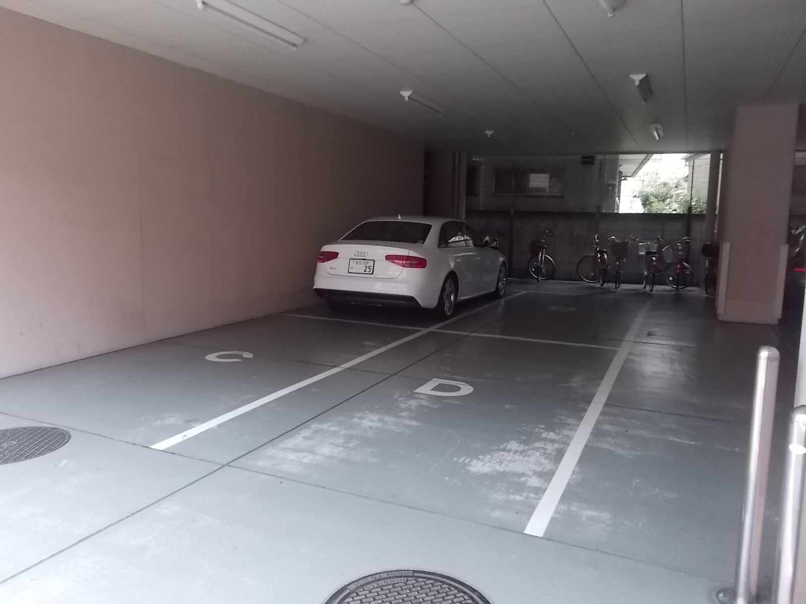 平置きの駐車場完備