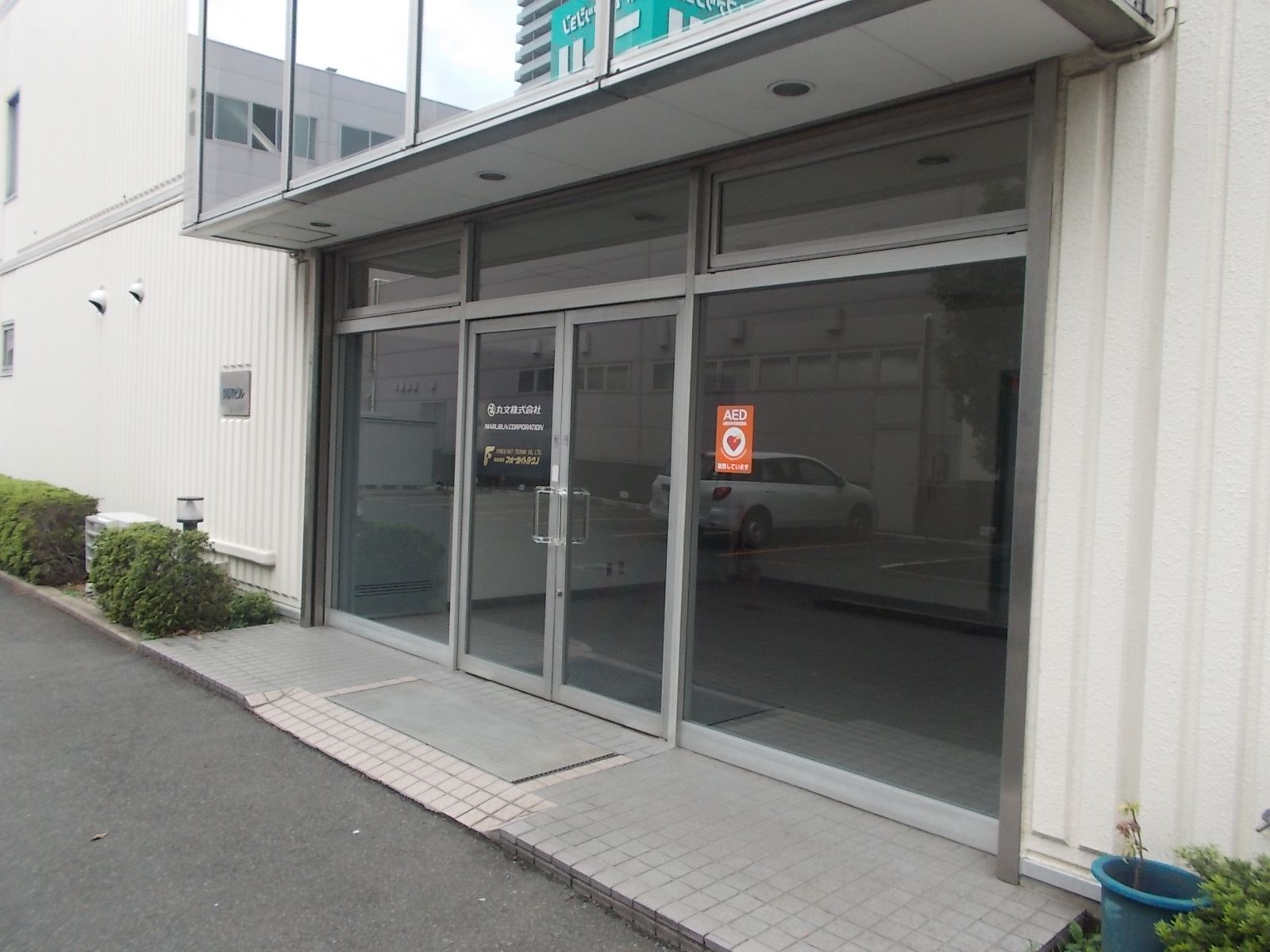 オフィスビルエントランス