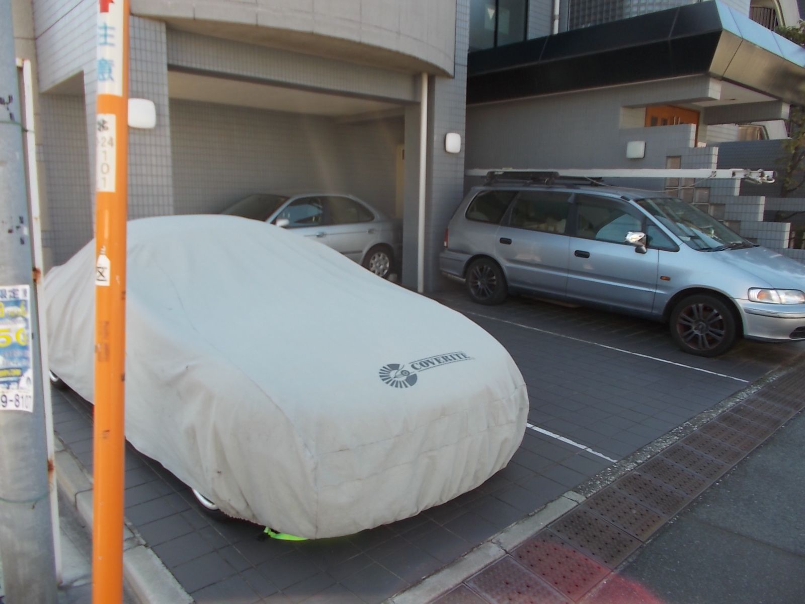 ビル横駐車スペース