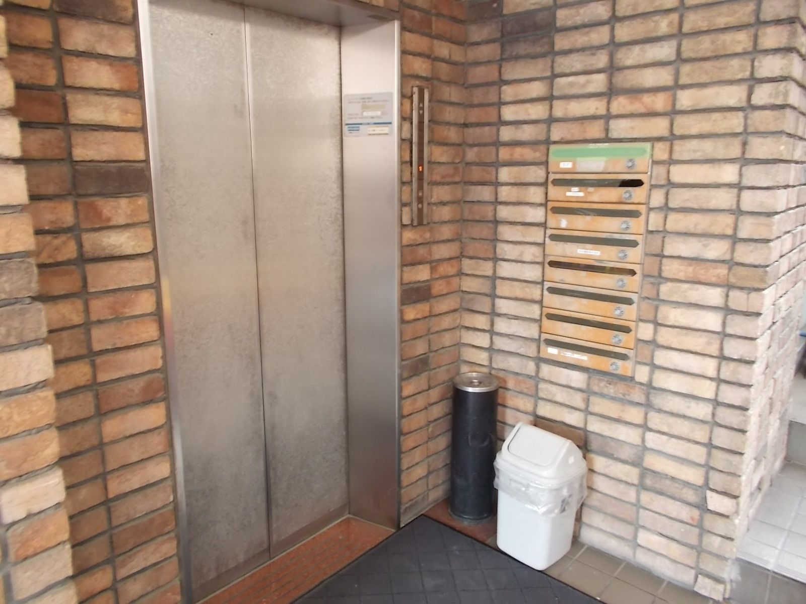 エレベーター1基
