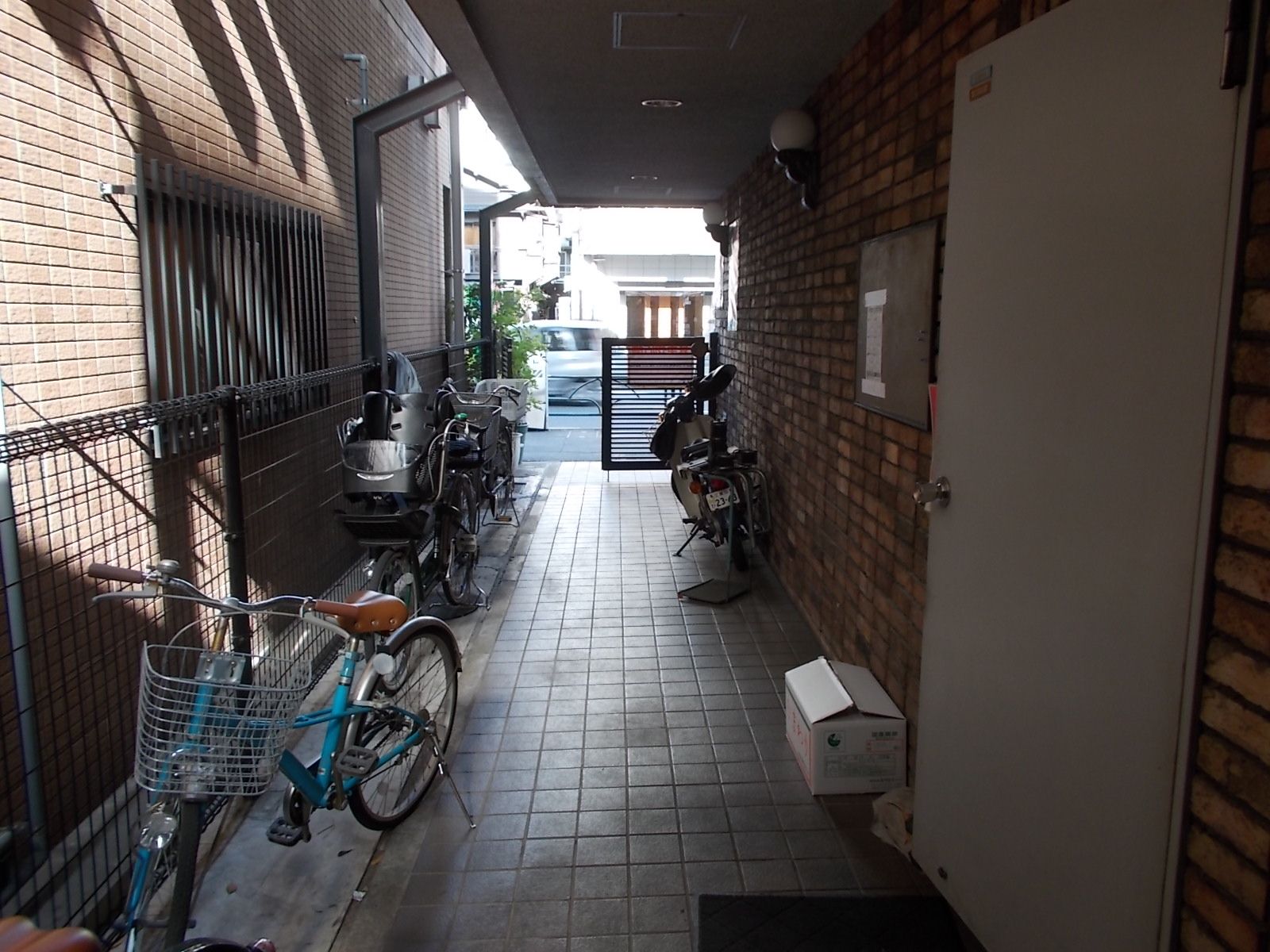 エントランス内からの雰囲気
