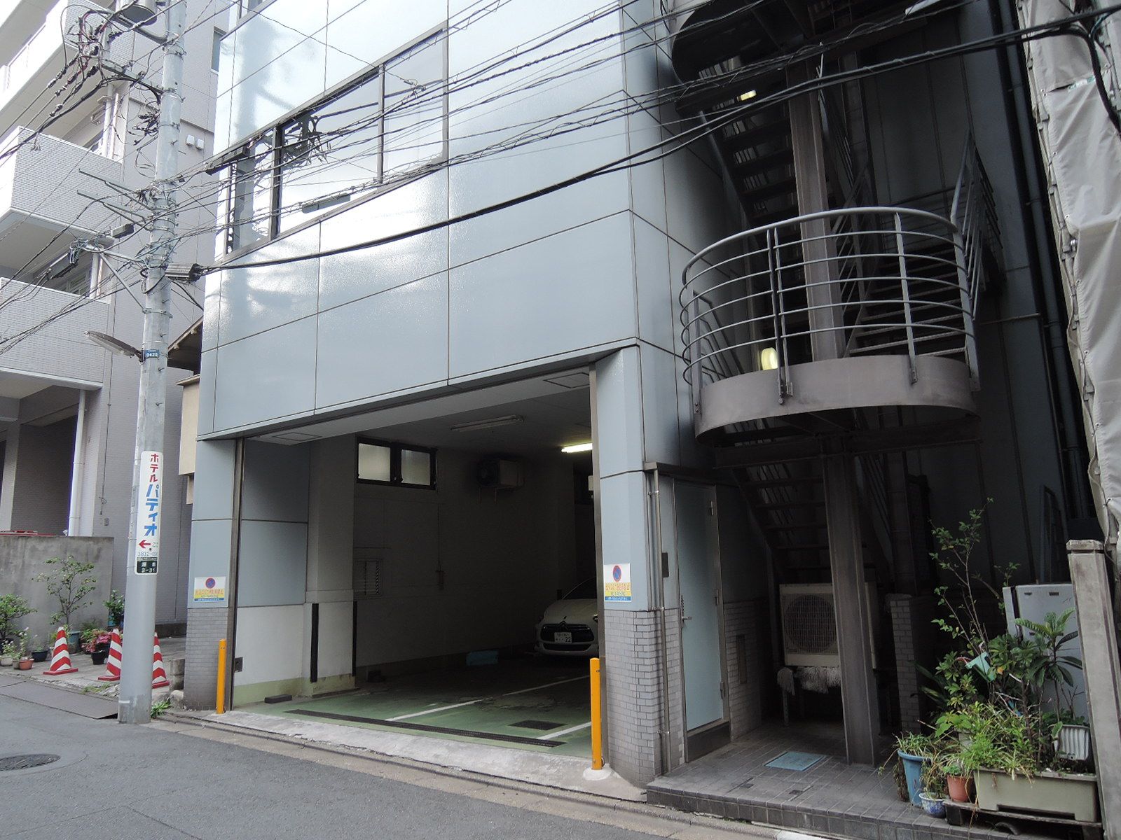 湯島東宝ビル裏口