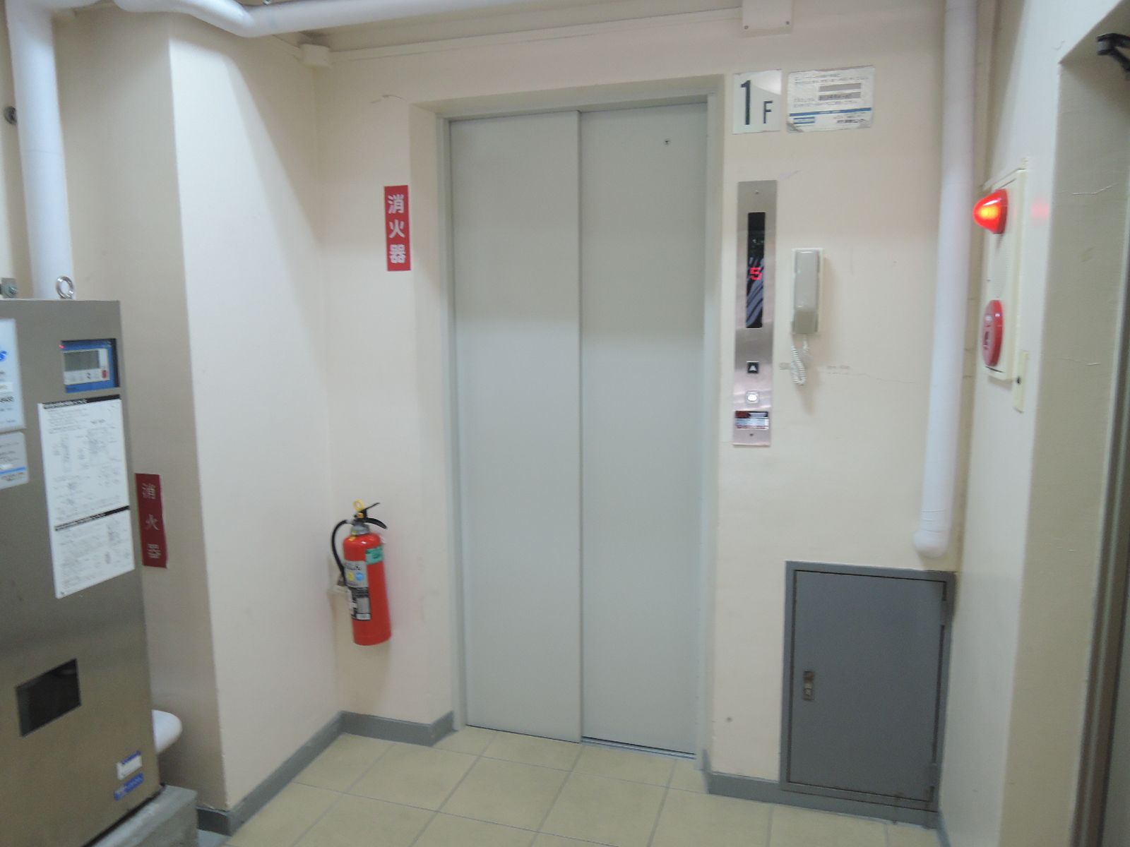 エレベーター1基