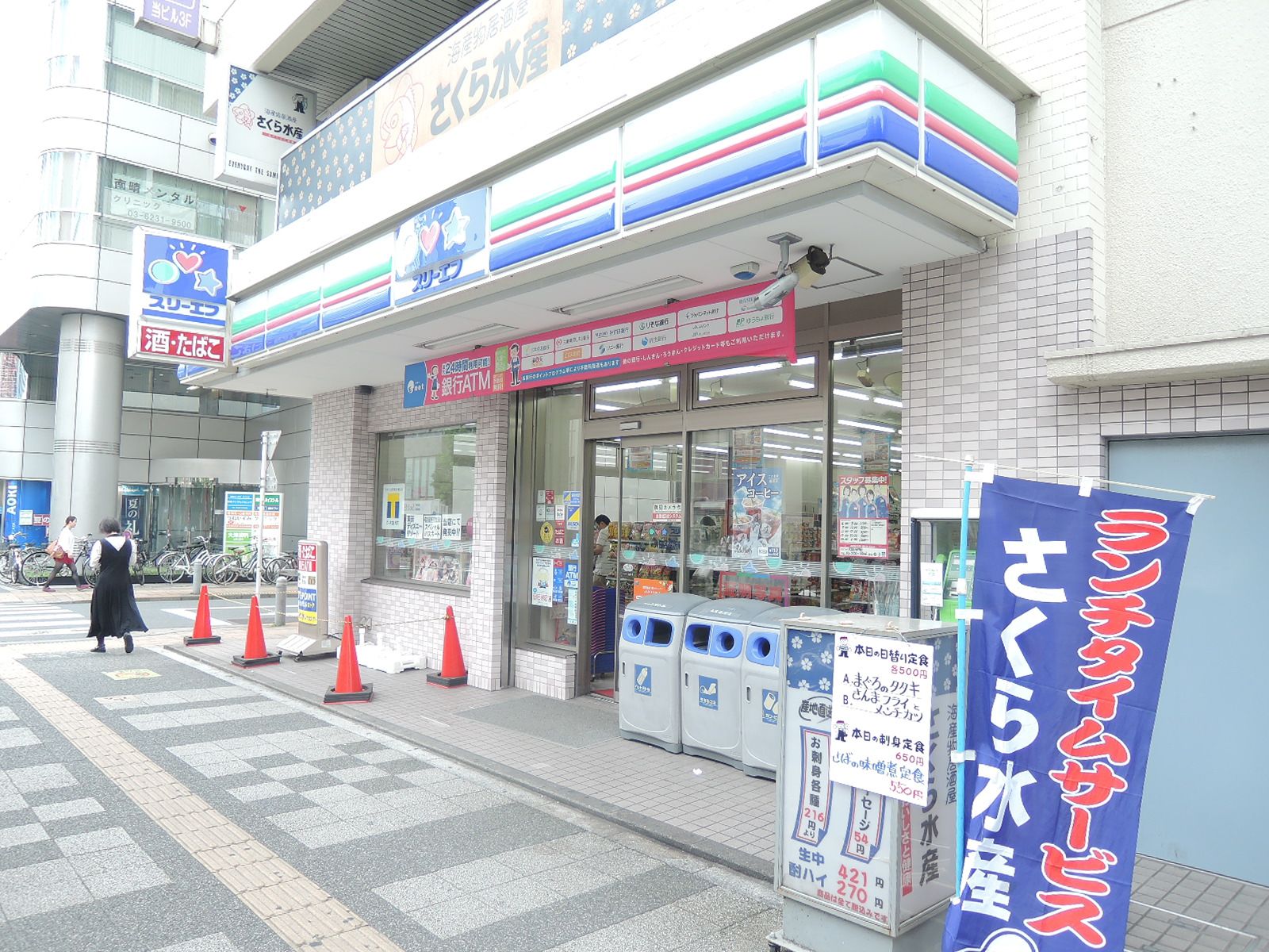 1Fにはコンビニが入居中