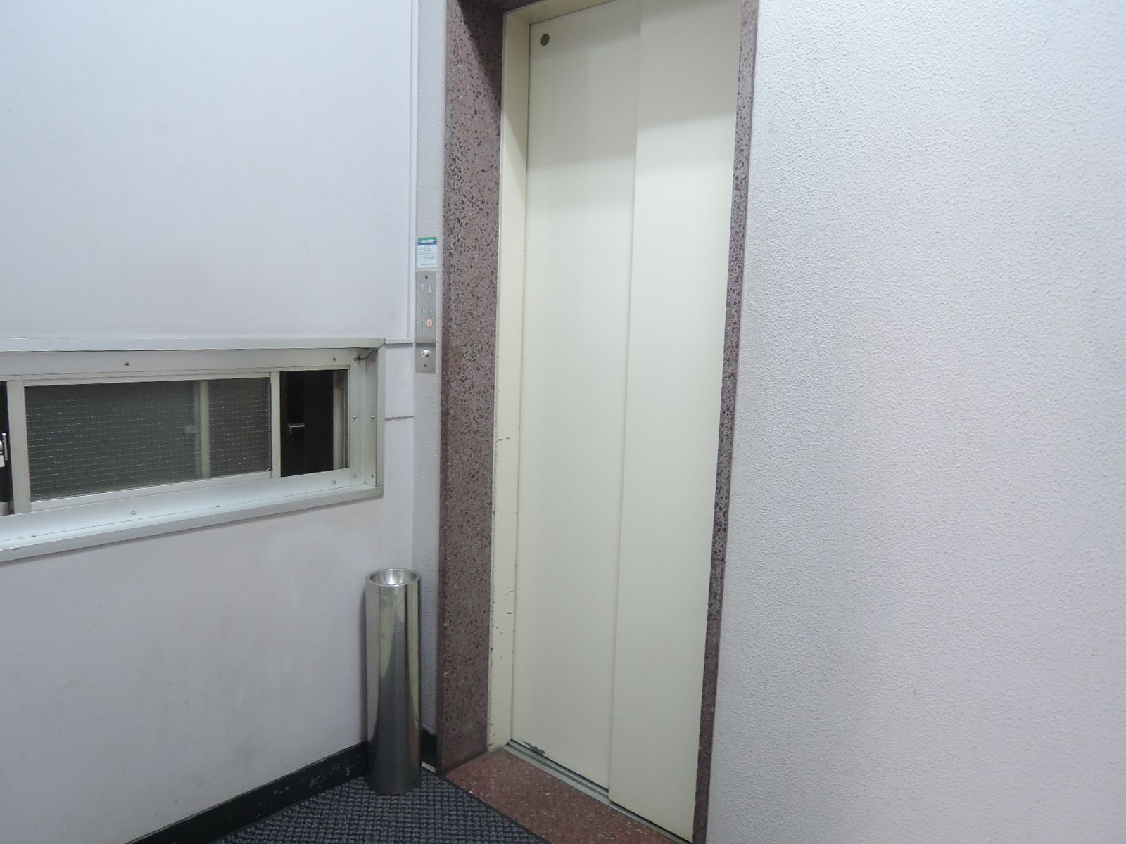 エレベーター1基