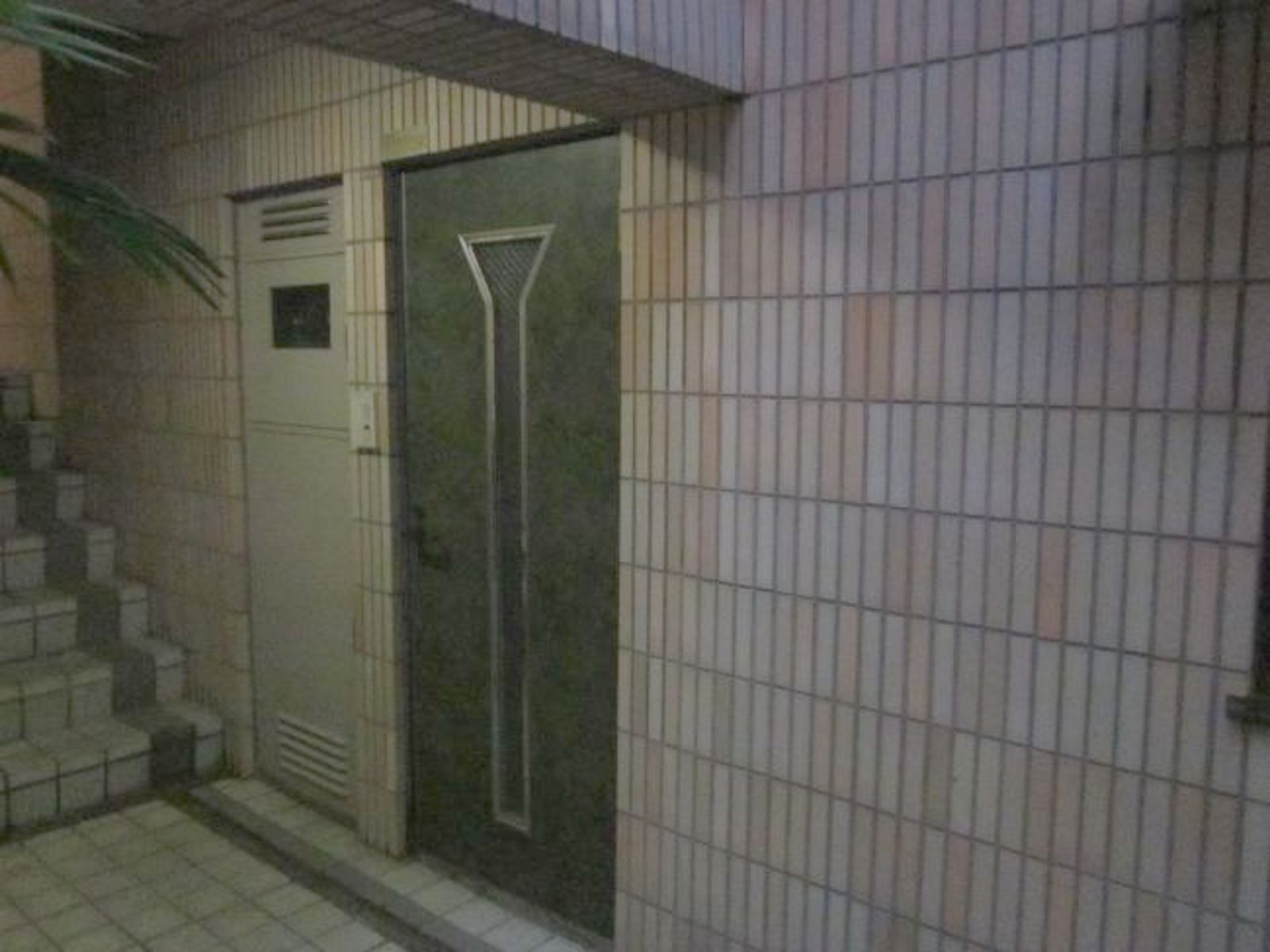 貸室入口