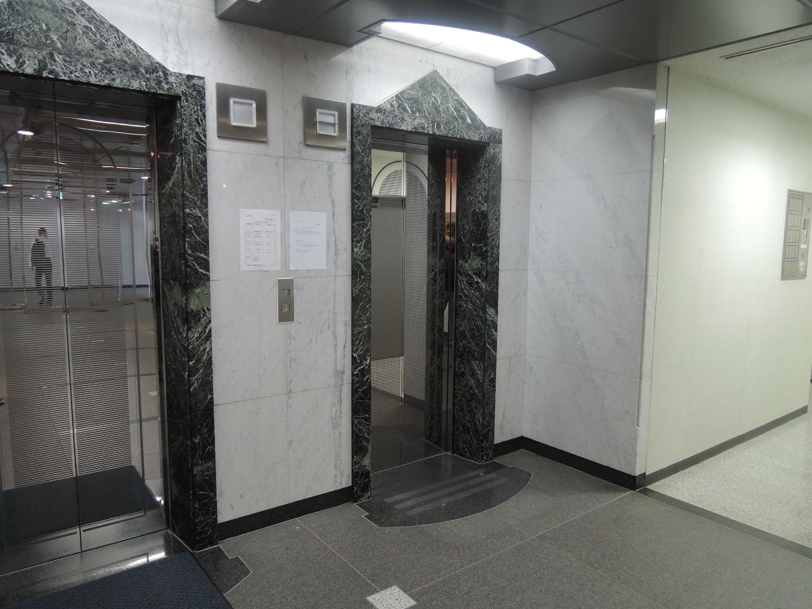 エレベーター2基
