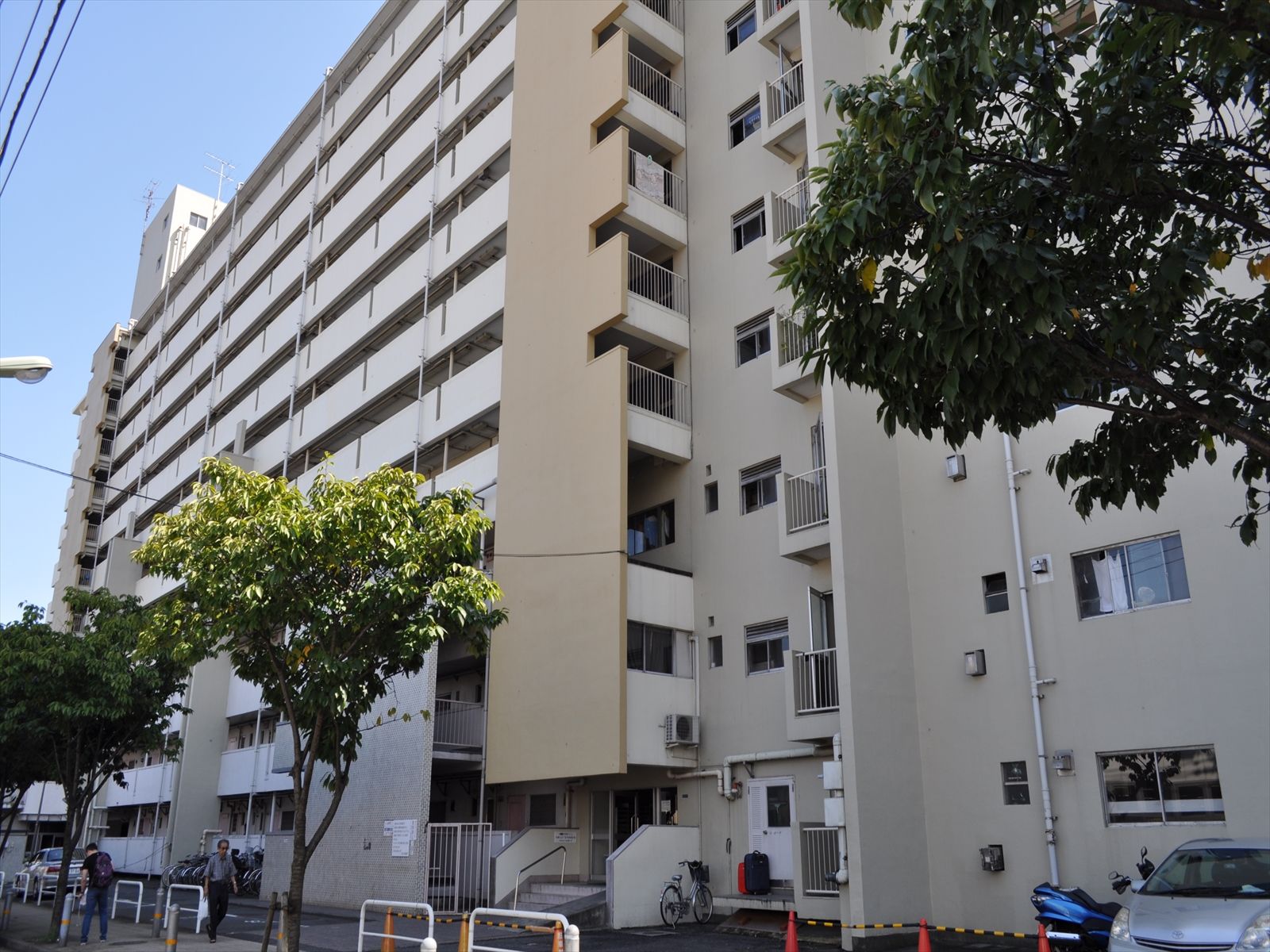 住宅と併設型のオフィスビル